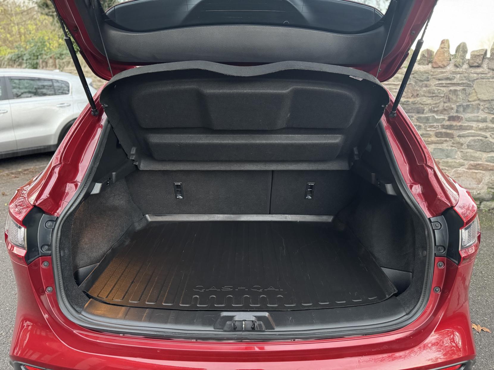 Nissan Qashqai 1.3 DIG-T N-Connecta SUV 5dr Petrol Manual Euro 6 (s/s) (140 ps)