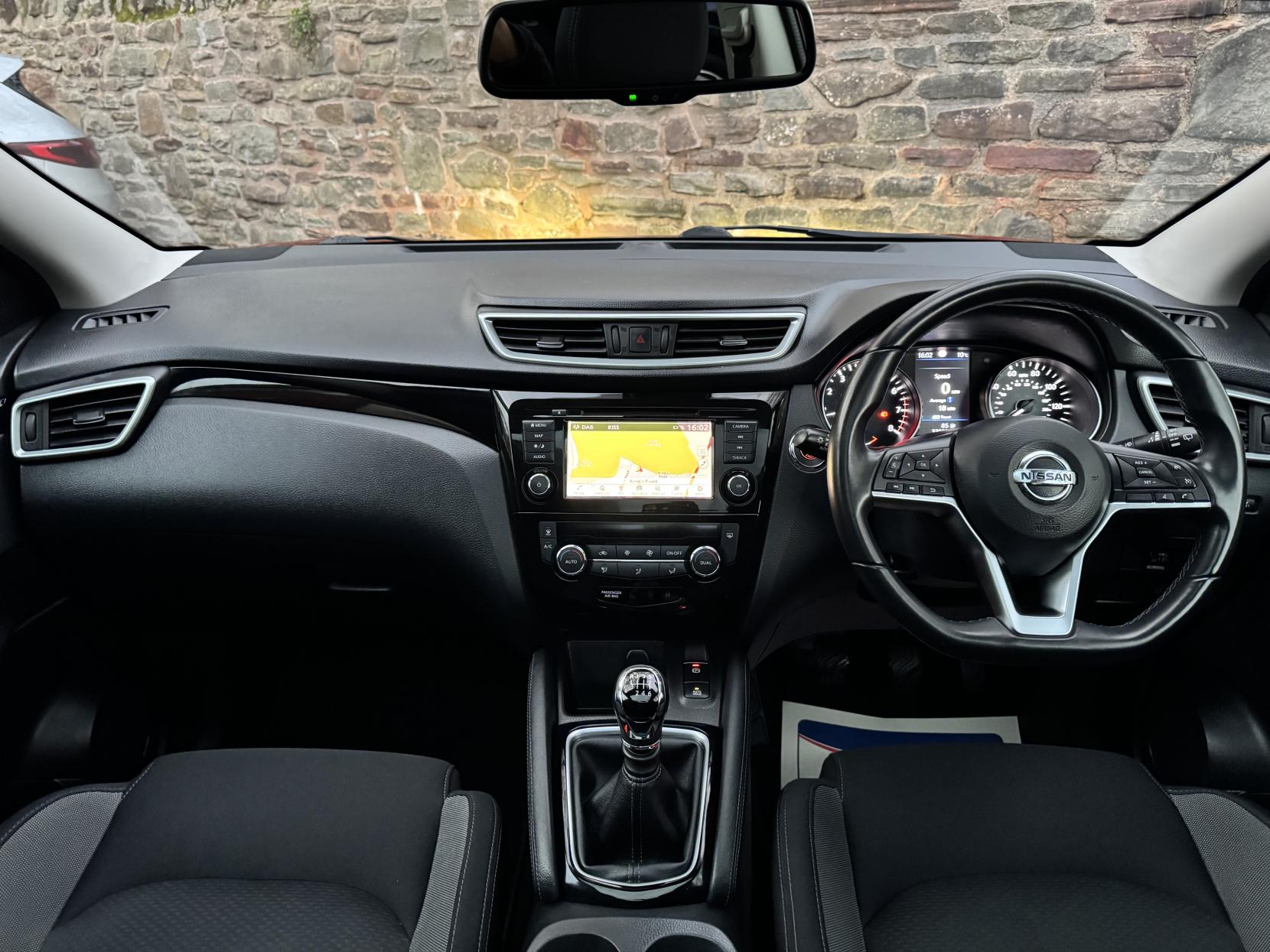 Nissan Qashqai 1.3 DIG-T N-Connecta SUV 5dr Petrol Manual Euro 6 (s/s) (140 ps)