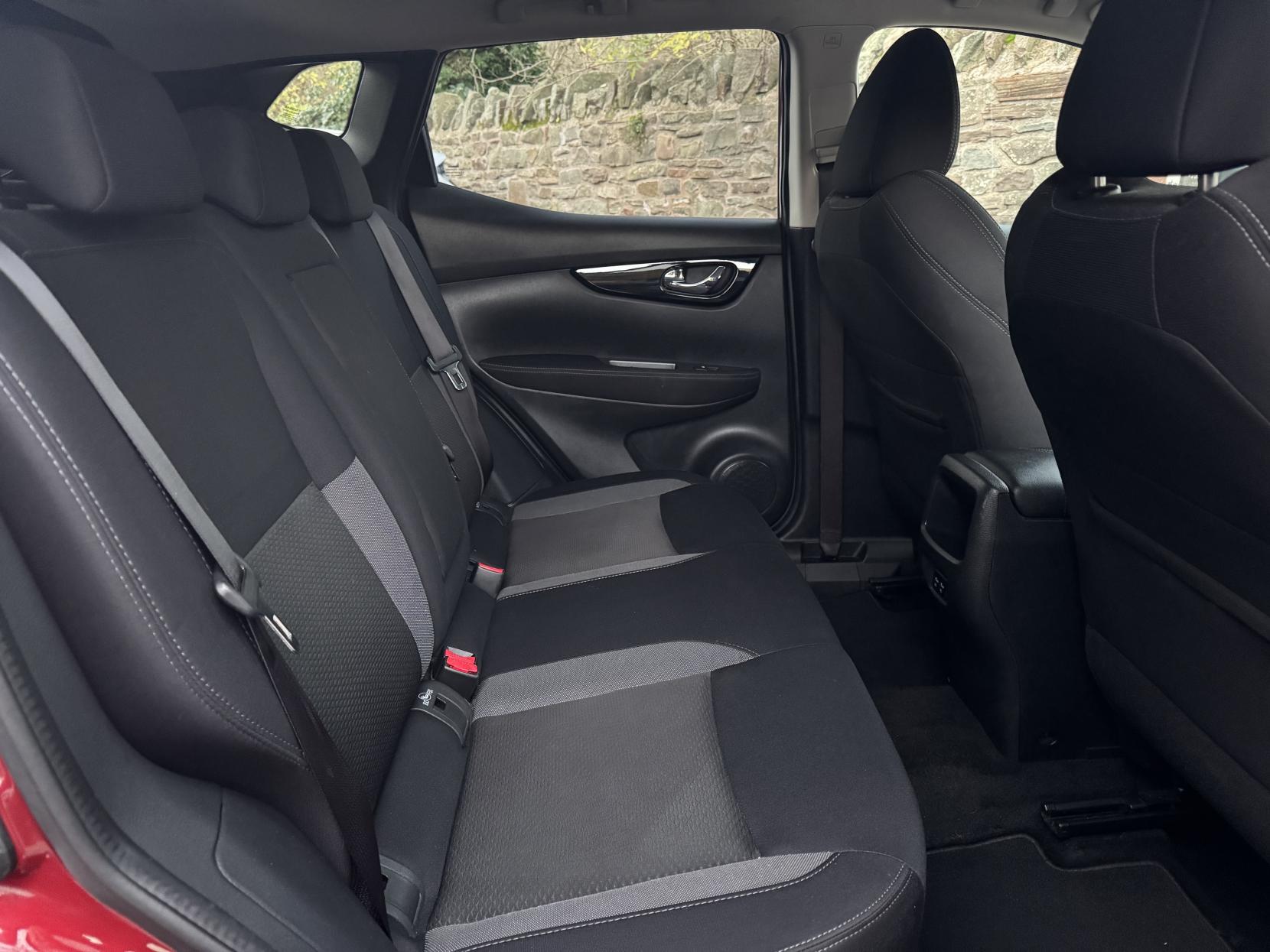 Nissan Qashqai 1.3 DIG-T N-Connecta SUV 5dr Petrol Manual Euro 6 (s/s) (140 ps)