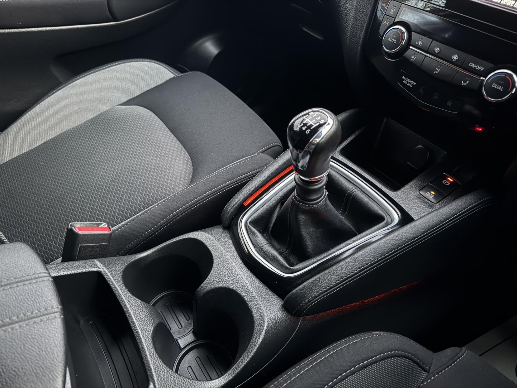 Nissan Qashqai 1.3 DIG-T N-Connecta SUV 5dr Petrol Manual Euro 6 (s/s) (140 ps)