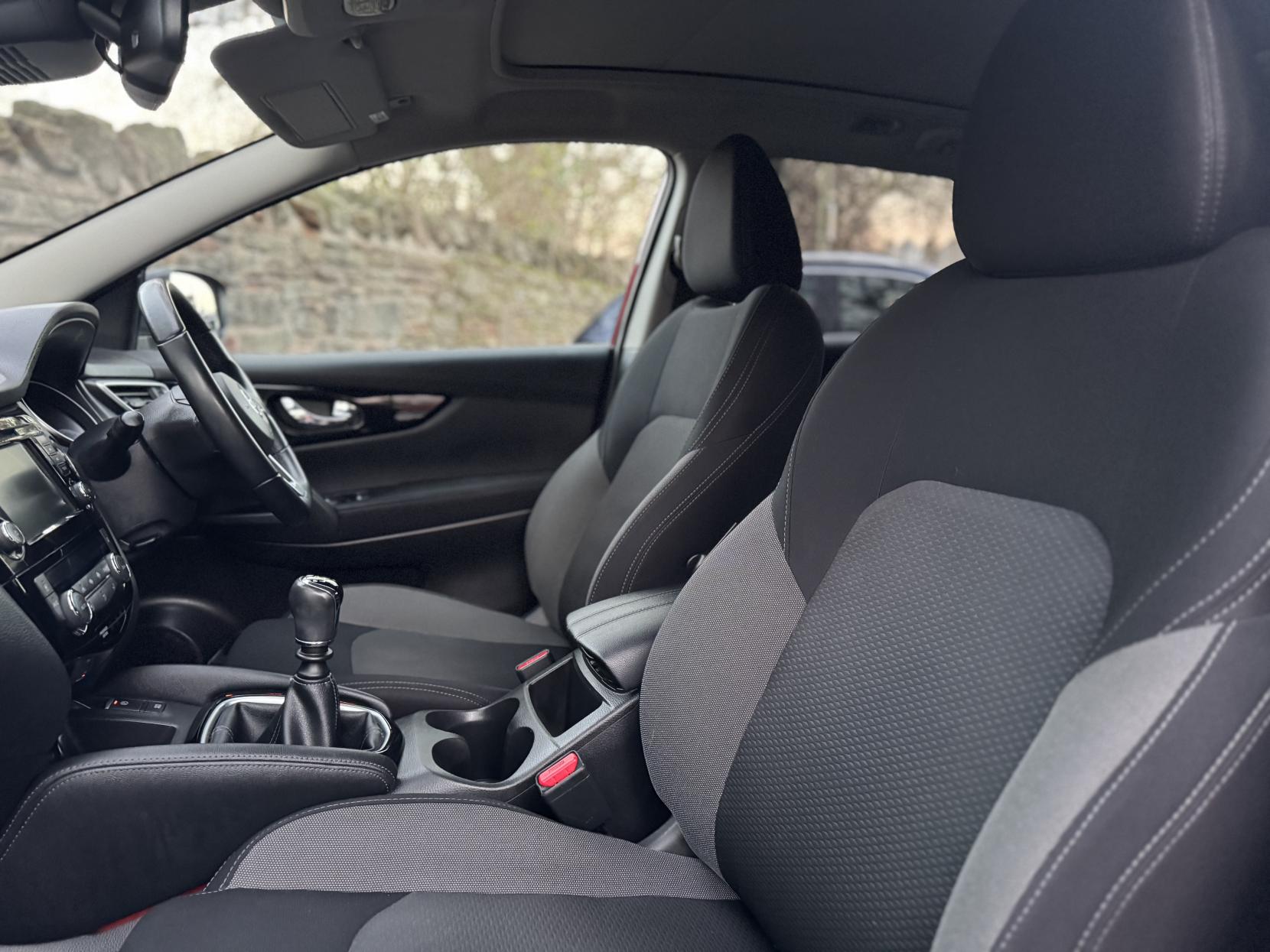 Nissan Qashqai 1.3 DIG-T N-Connecta SUV 5dr Petrol Manual Euro 6 (s/s) (140 ps)