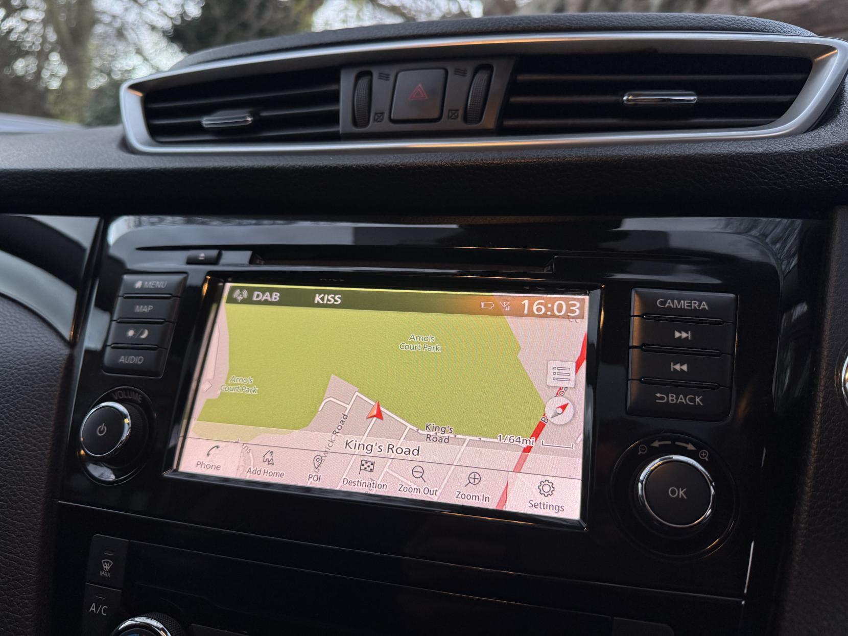 Nissan Qashqai 1.3 DIG-T N-Connecta SUV 5dr Petrol Manual Euro 6 (s/s) (140 ps)