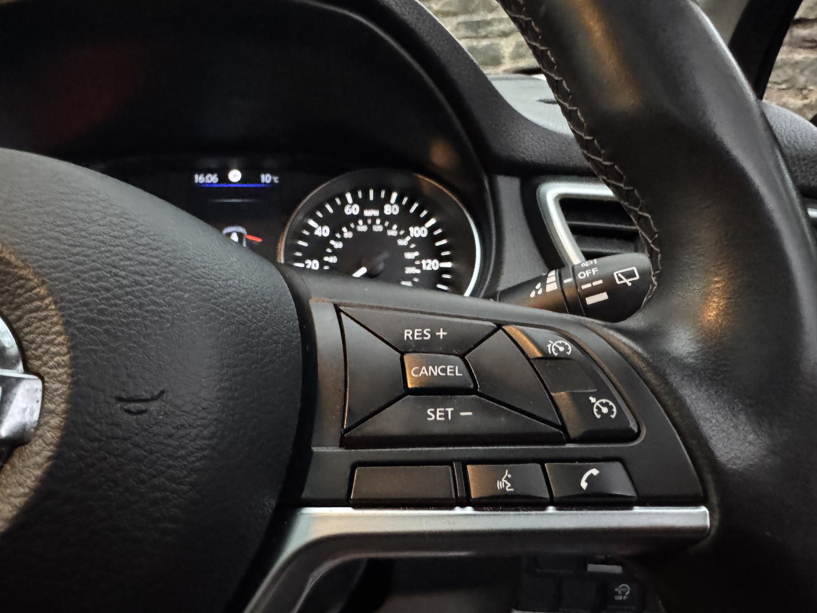 Nissan Qashqai 1.3 DIG-T N-Connecta SUV 5dr Petrol Manual Euro 6 (s/s) (140 ps)