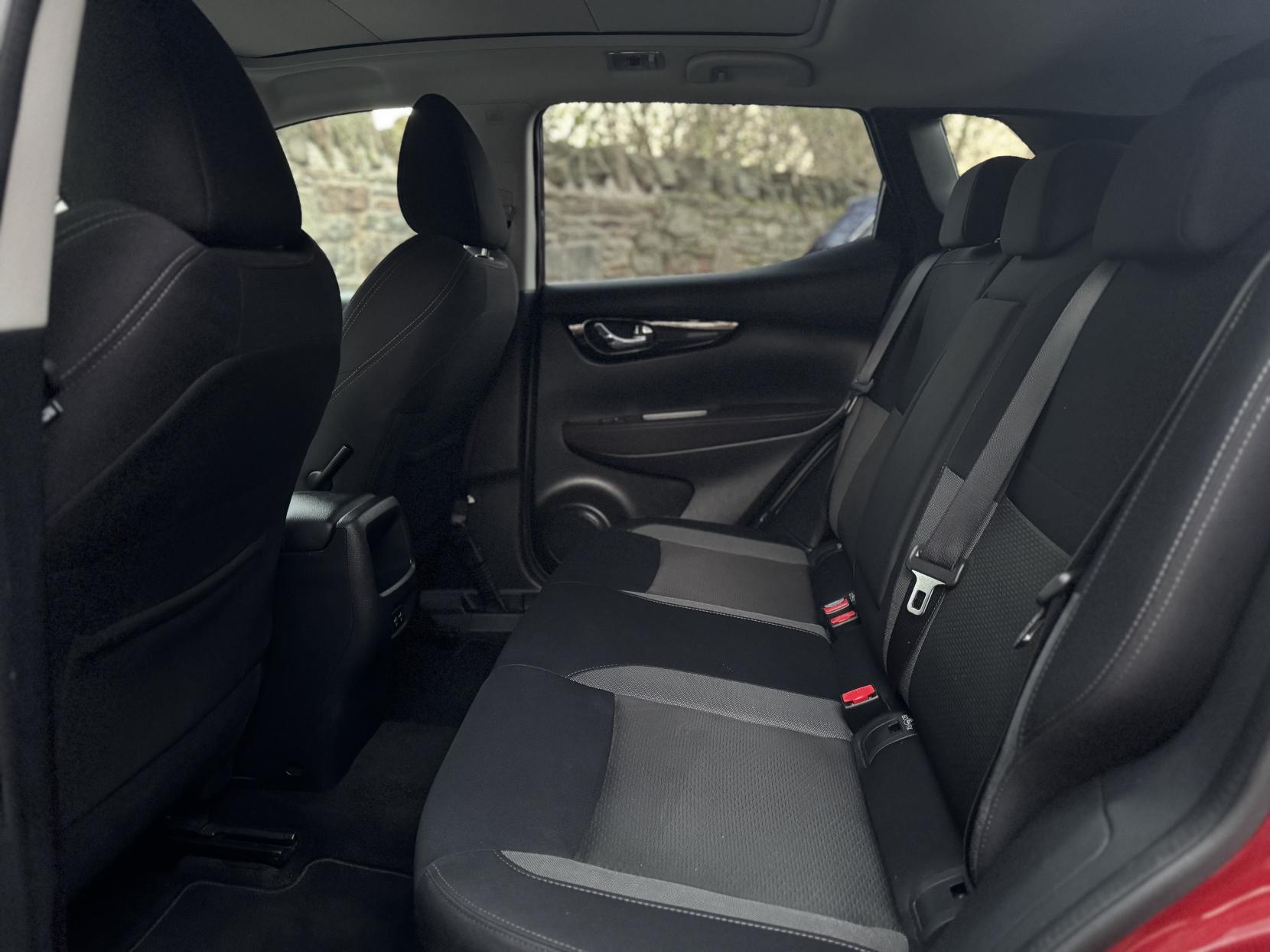 Nissan Qashqai 1.3 DIG-T N-Connecta SUV 5dr Petrol Manual Euro 6 (s/s) (140 ps)