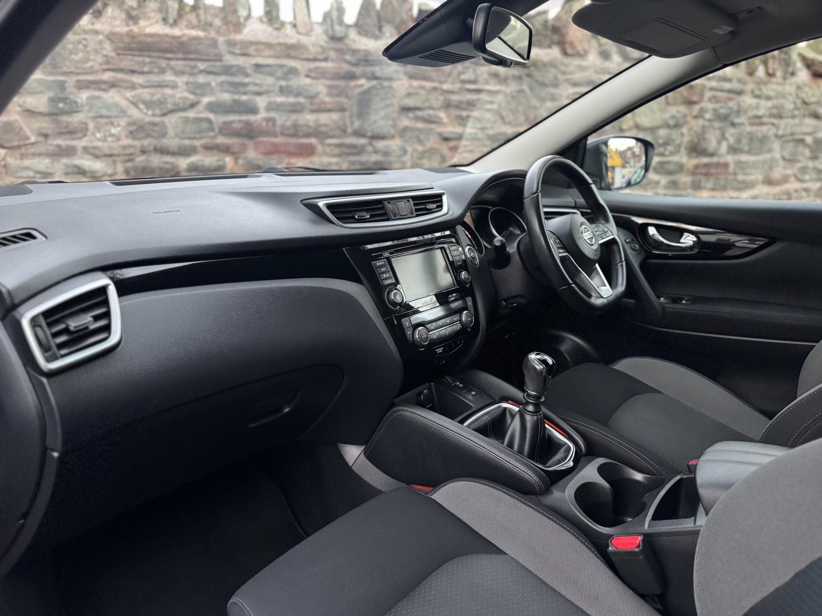 Nissan Qashqai 1.3 DIG-T N-Connecta SUV 5dr Petrol Manual Euro 6 (s/s) (140 ps)