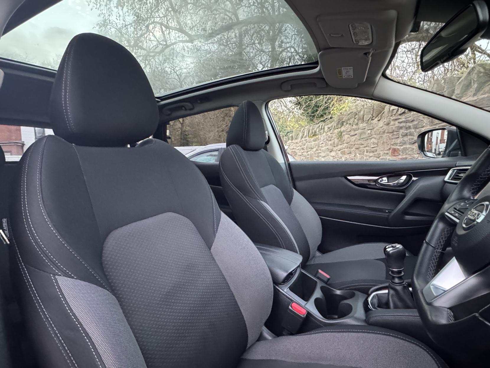 Nissan Qashqai 1.3 DIG-T N-Connecta SUV 5dr Petrol Manual Euro 6 (s/s) (140 ps)