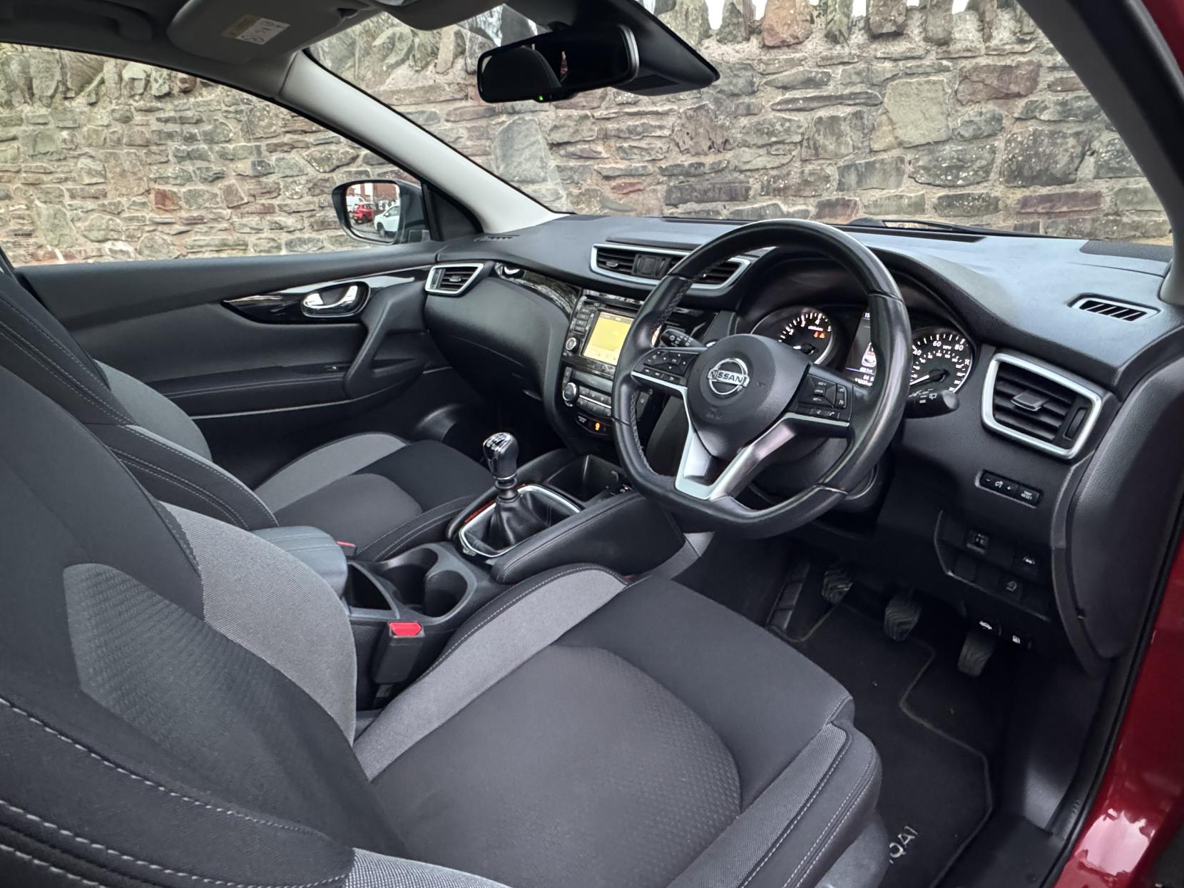 Nissan Qashqai 1.3 DIG-T N-Connecta SUV 5dr Petrol Manual Euro 6 (s/s) (140 ps)