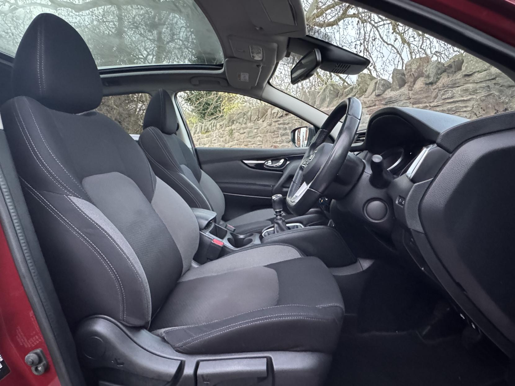 Nissan Qashqai 1.3 DIG-T N-Connecta SUV 5dr Petrol Manual Euro 6 (s/s) (140 ps)