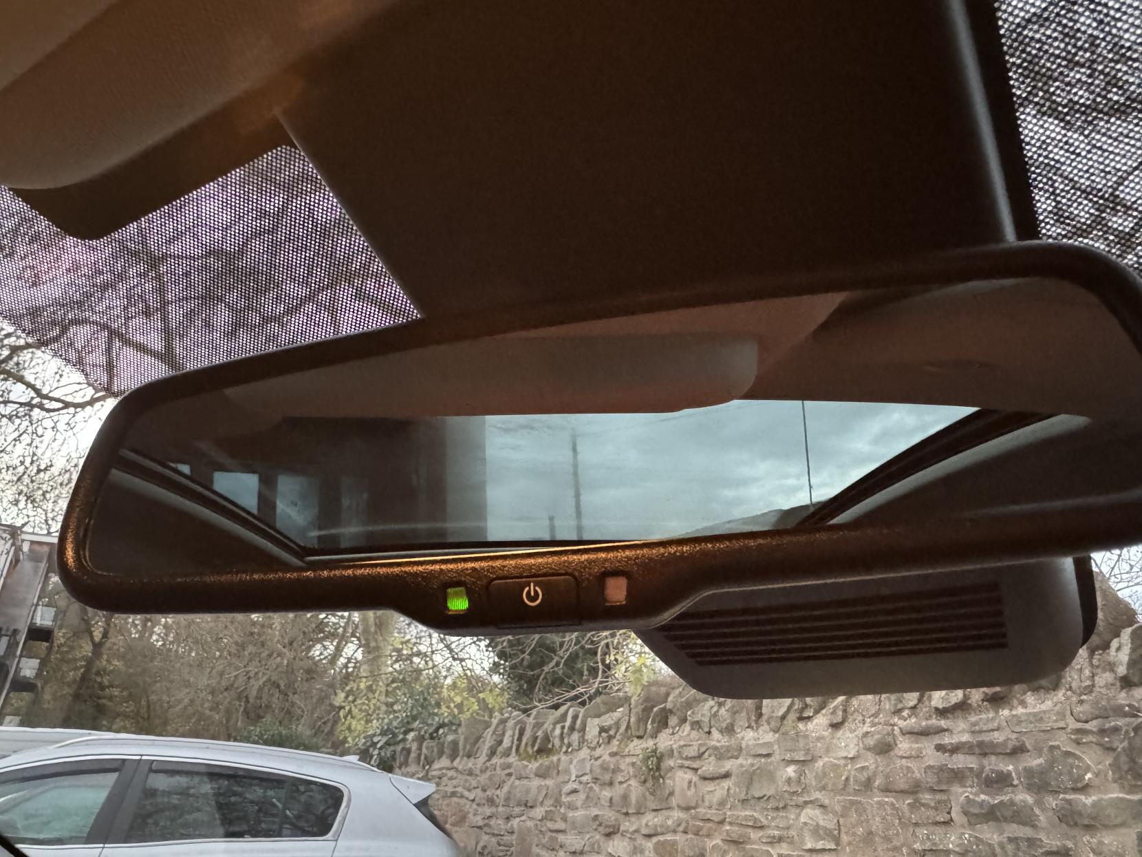 Nissan Qashqai 1.3 DIG-T N-Connecta SUV 5dr Petrol Manual Euro 6 (s/s) (140 ps)