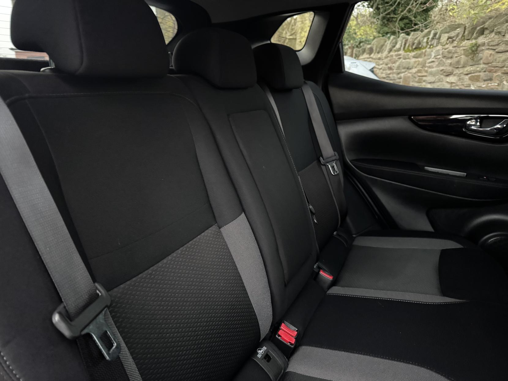 Nissan Qashqai 1.3 DIG-T N-Connecta SUV 5dr Petrol Manual Euro 6 (s/s) (140 ps)