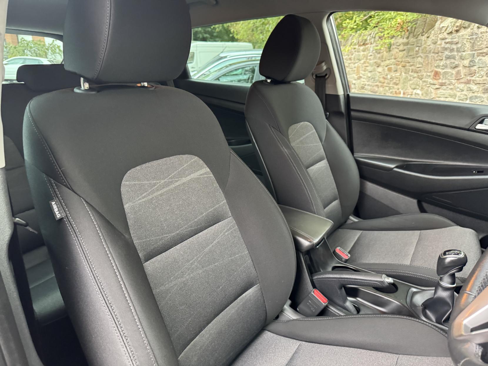 Hyundai TUCSON 1.6 GDi SE Nav SUV 5dr Petrol Manual Euro 6 (s/s) (132 ps)
