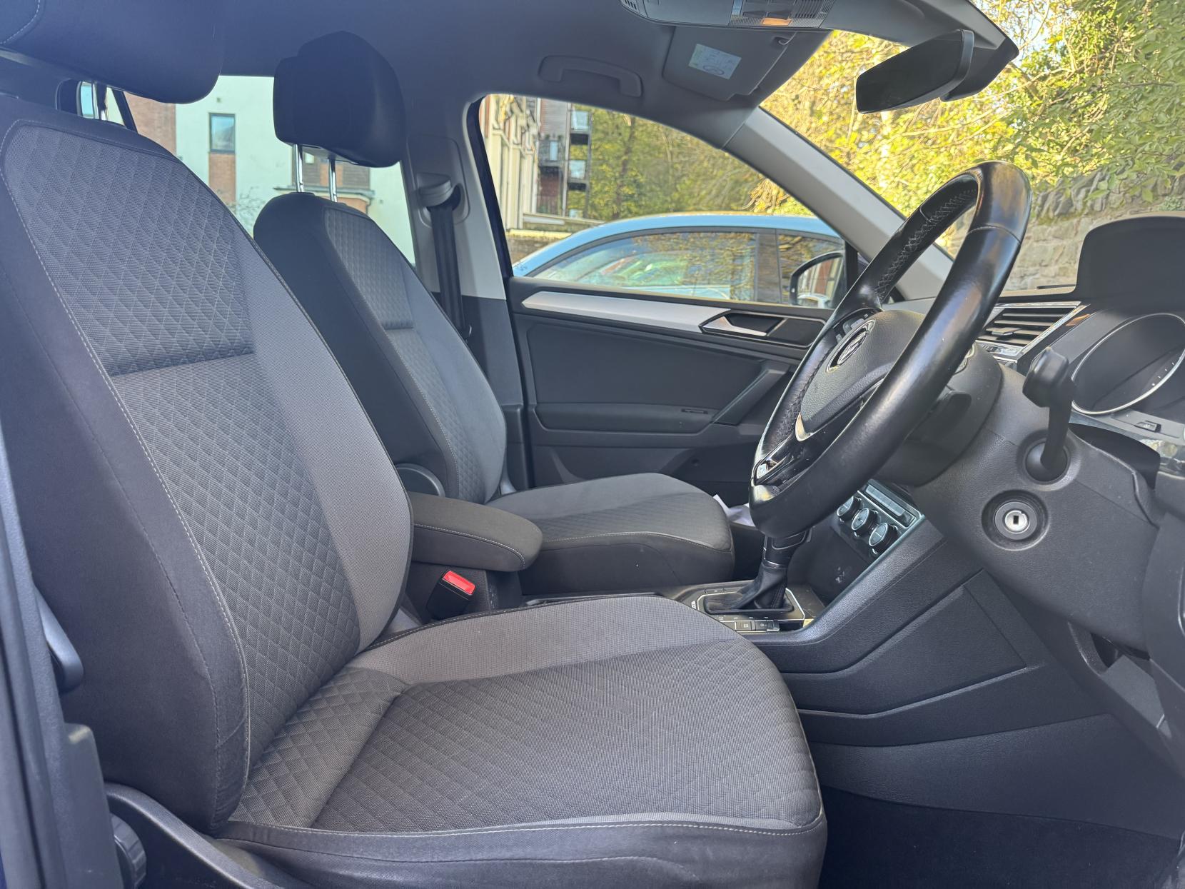 Volkswagen Tiguan 2.0 TDI BlueMotion Tech SE Navigation SUV 5dr Diesel DSG 4Motion Euro 6 (s/s) (150 ps)