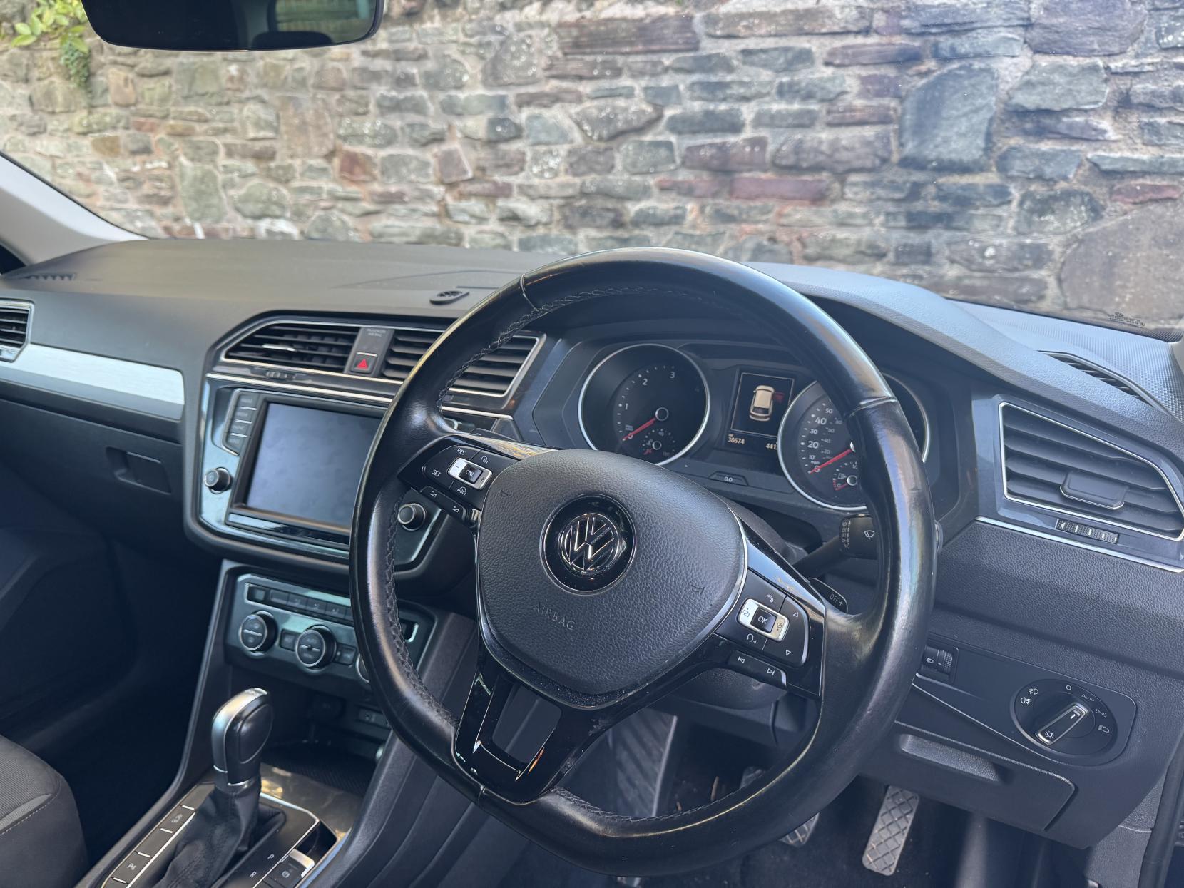 Volkswagen Tiguan 2.0 TDI BlueMotion Tech SE Navigation SUV 5dr Diesel DSG 4Motion Euro 6 (s/s) (150 ps)