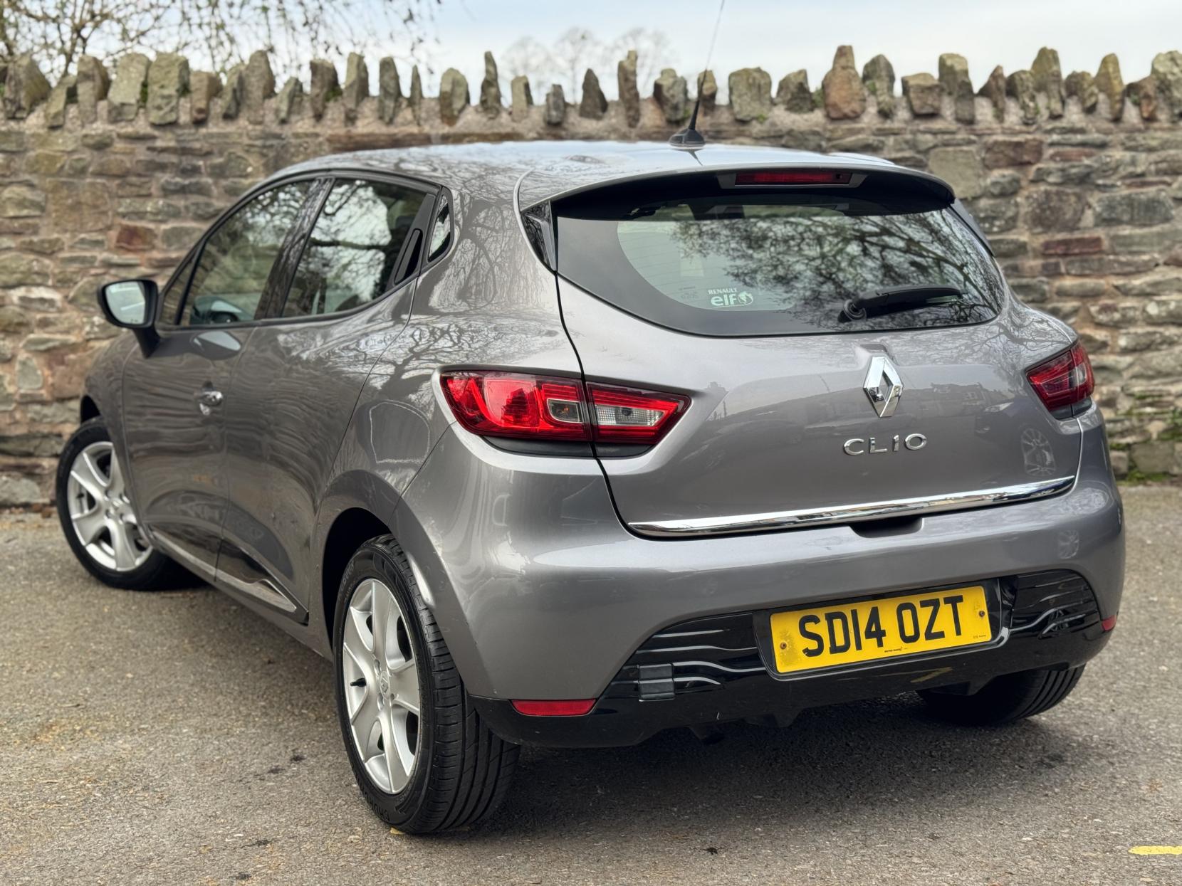 Renault Clio 1.2 16V Dynamique MediaNav Hatchback 5dr Petrol Manual Euro 5 (75 ps)