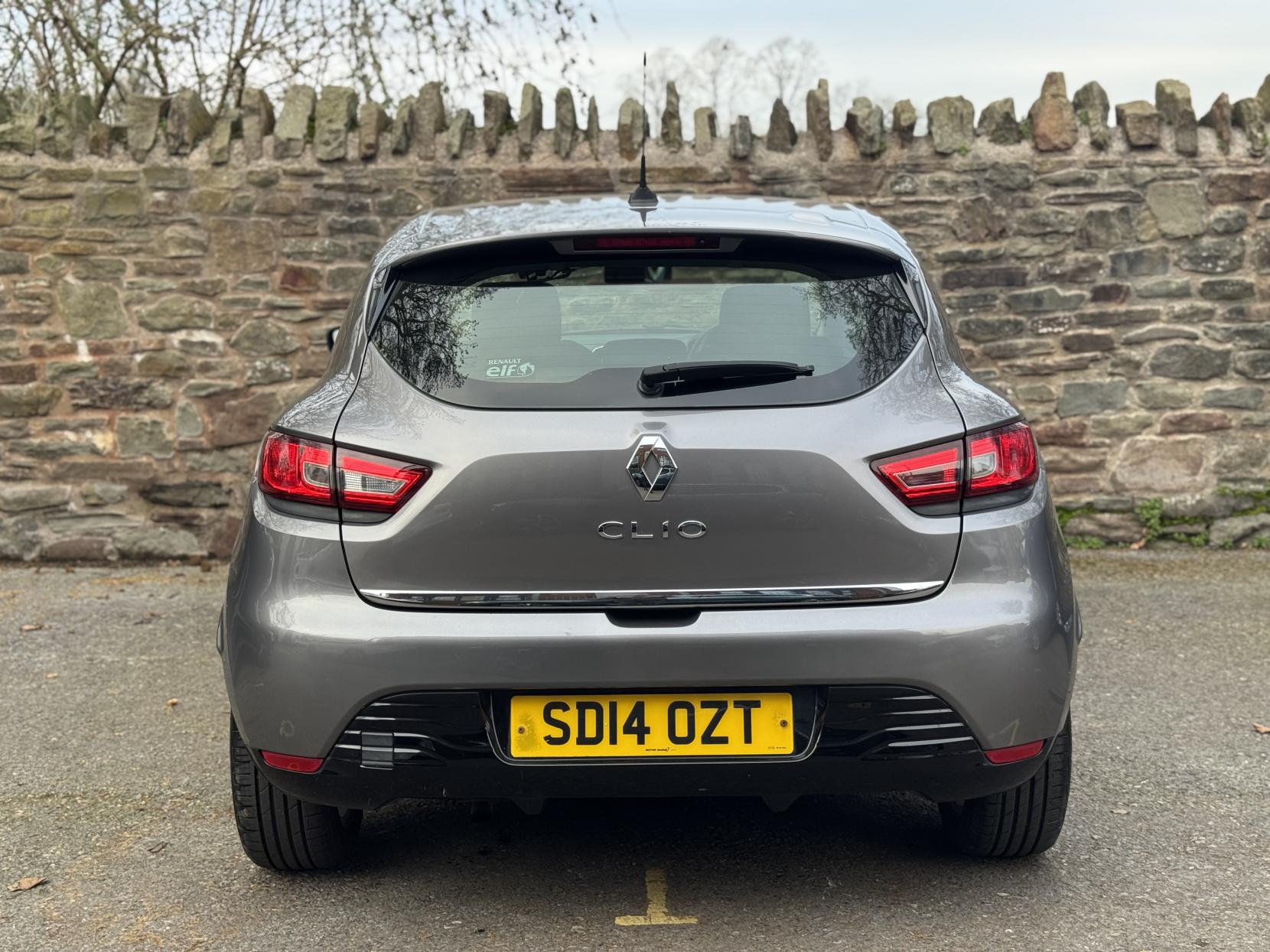 Renault Clio 1.2 16V Dynamique MediaNav Hatchback 5dr Petrol Manual Euro 5 (75 ps)