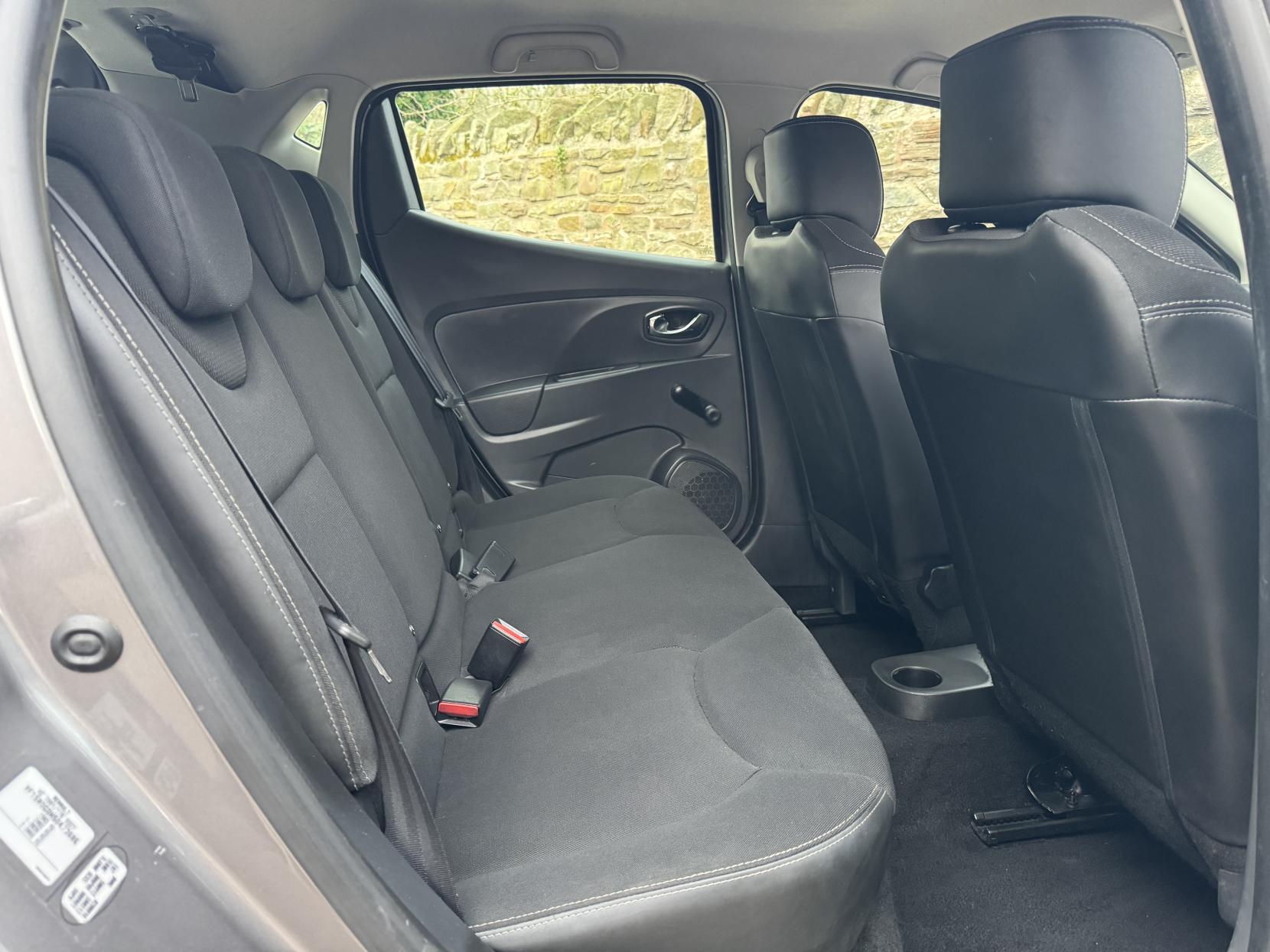 Renault Clio 1.2 16V Dynamique MediaNav Hatchback 5dr Petrol Manual Euro 5 (75 ps)