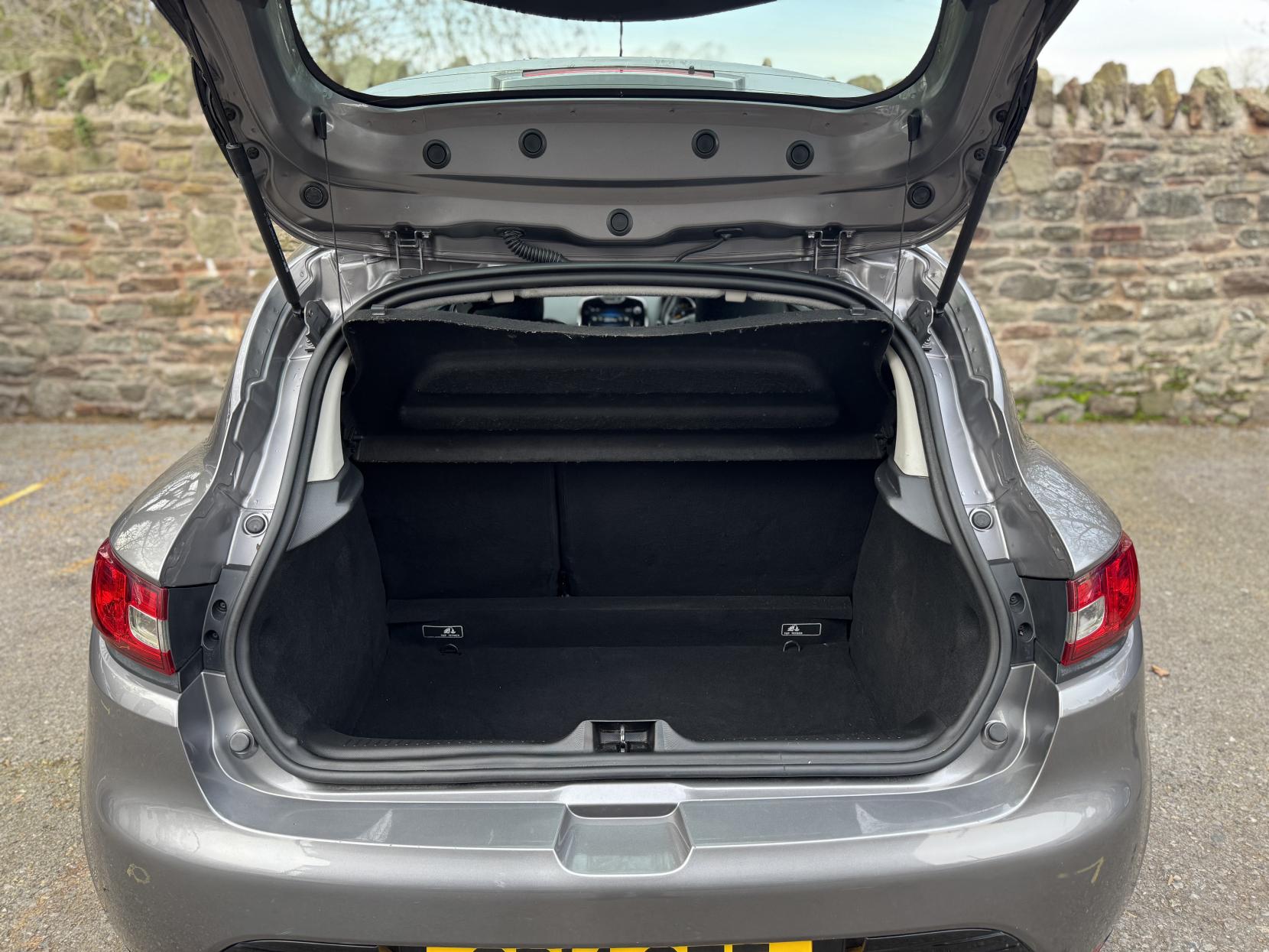 Renault Clio 1.2 16V Dynamique MediaNav Hatchback 5dr Petrol Manual Euro 5 (75 ps)