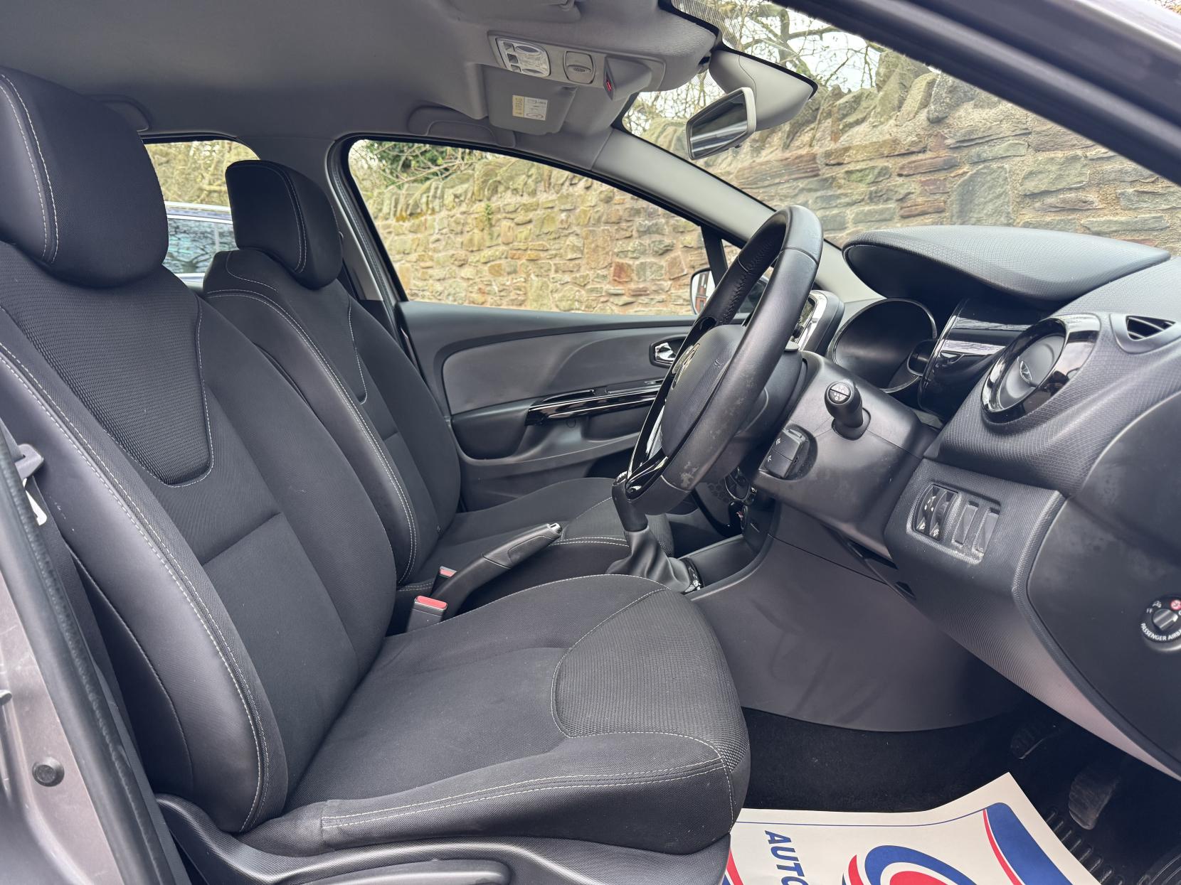 Renault Clio 1.2 16V Dynamique MediaNav Hatchback 5dr Petrol Manual Euro 5 (75 ps)