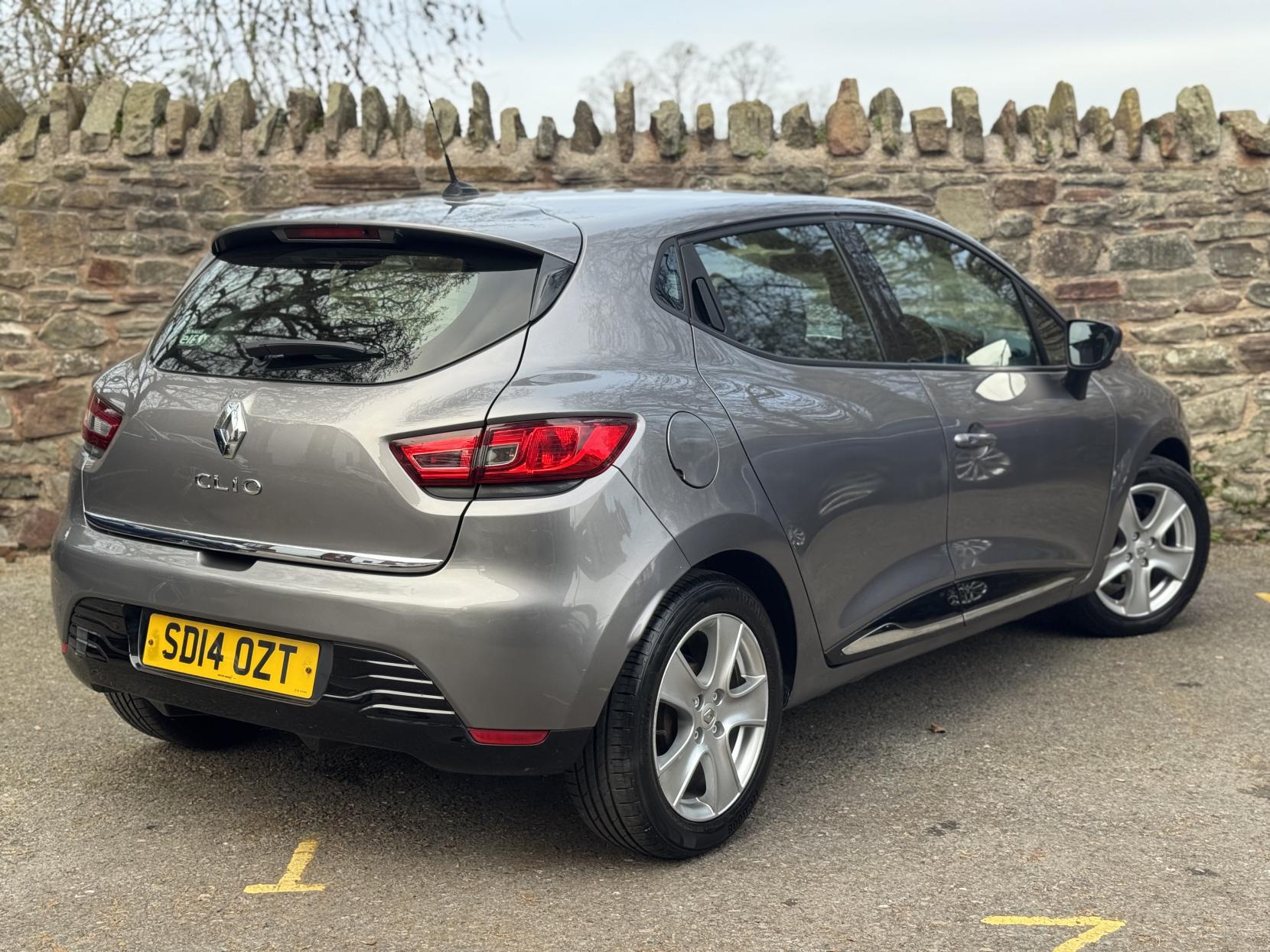 Renault Clio 1.2 16V Dynamique MediaNav Hatchback 5dr Petrol Manual Euro 5 (75 ps)