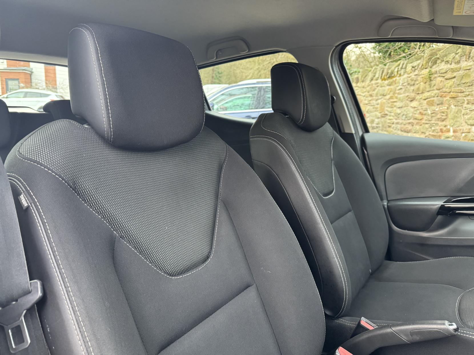 Renault Clio 1.2 16V Dynamique MediaNav Hatchback 5dr Petrol Manual Euro 5 (75 ps)