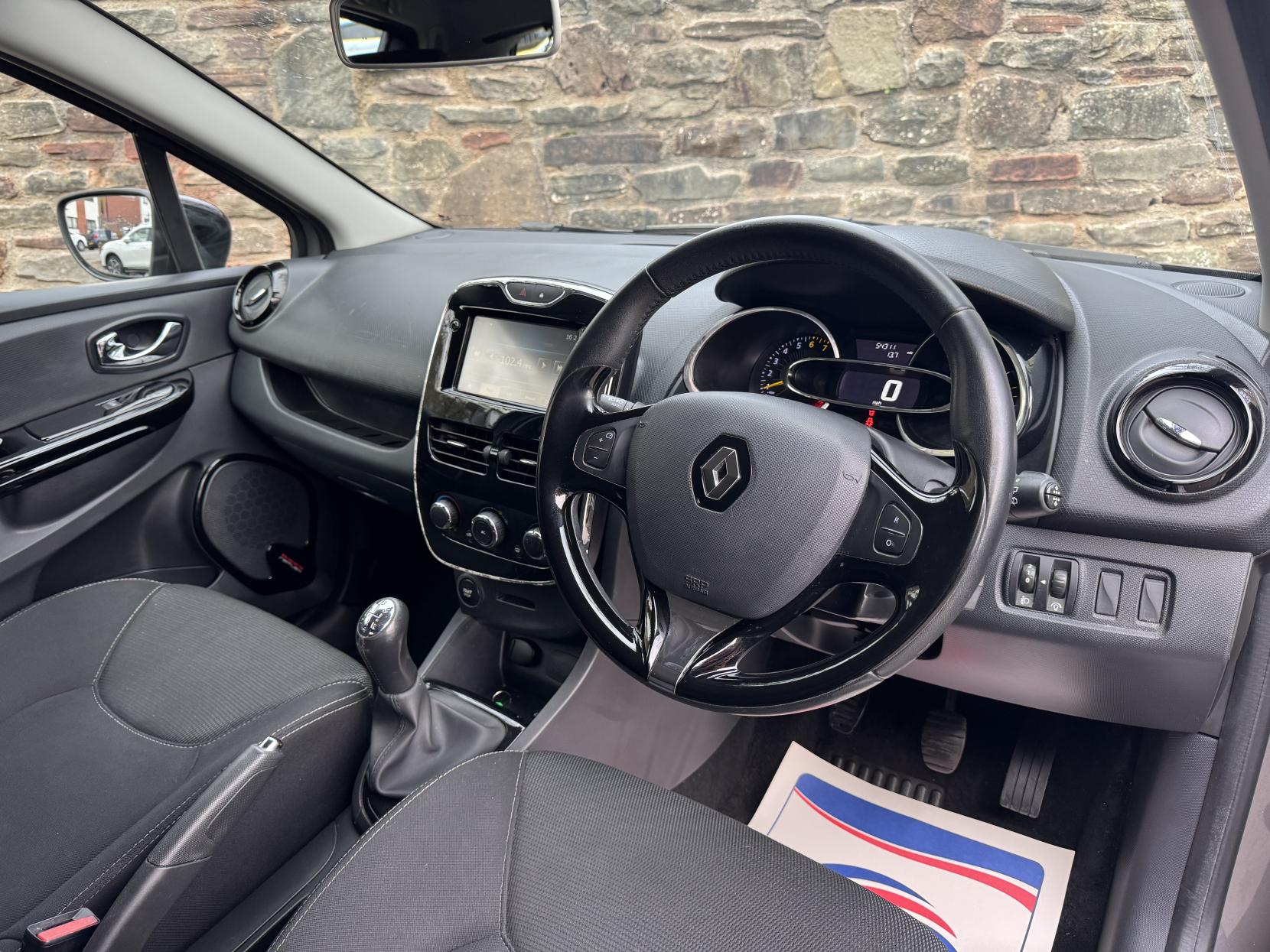 Renault Clio 1.2 16V Dynamique MediaNav Hatchback 5dr Petrol Manual Euro 5 (75 ps)