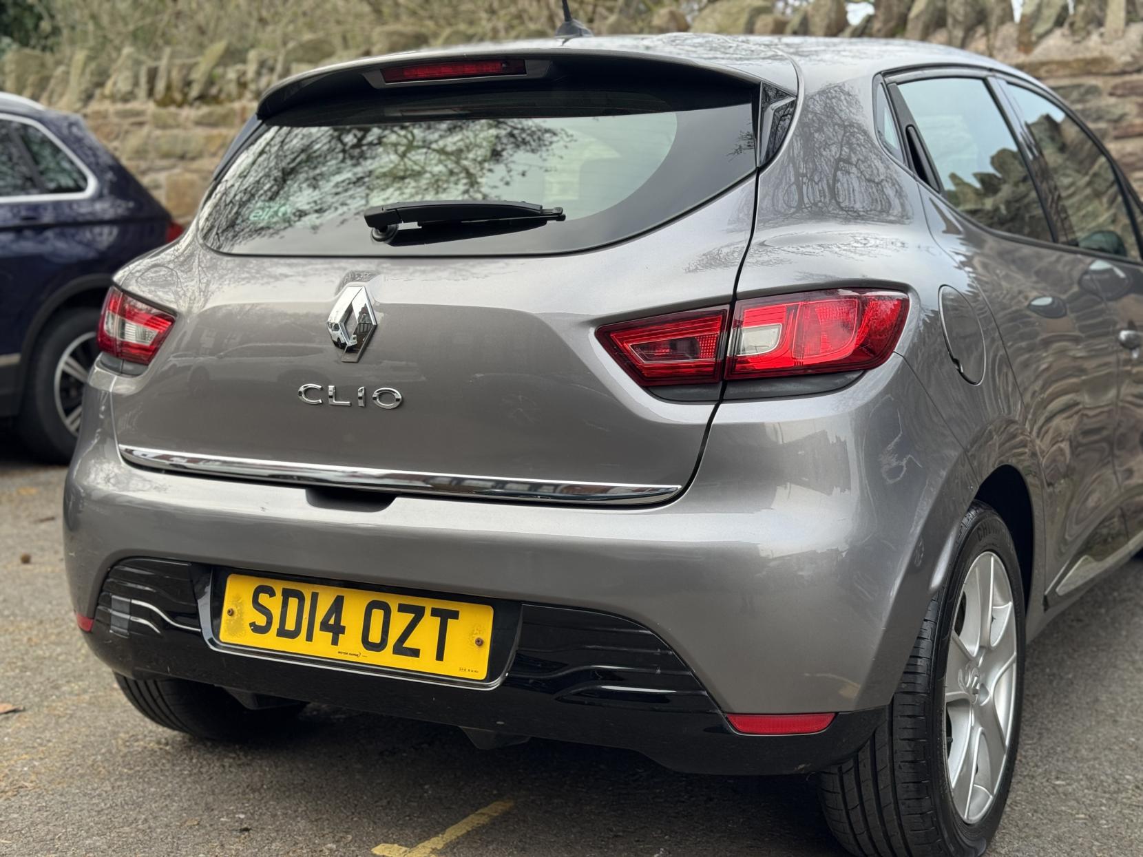 Renault Clio 1.2 16V Dynamique MediaNav Hatchback 5dr Petrol Manual Euro 5 (75 ps)