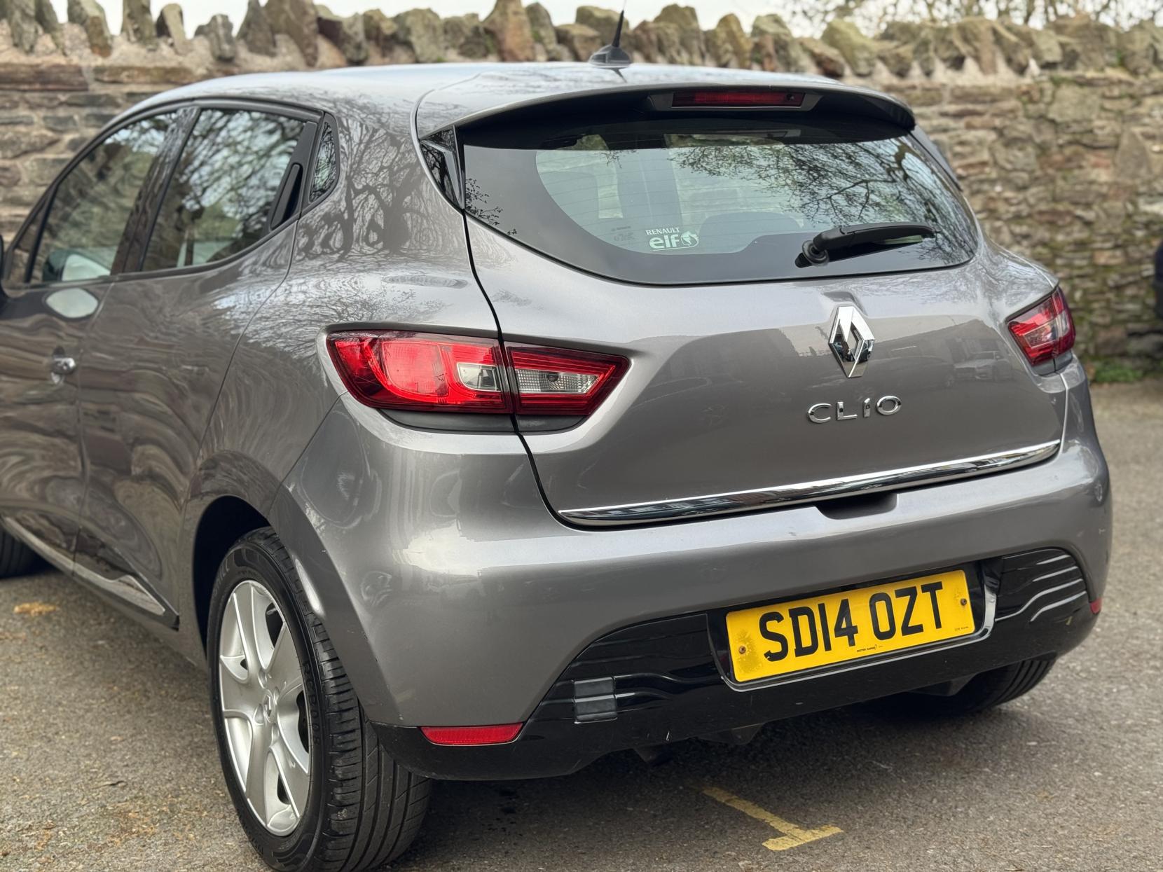 Renault Clio 1.2 16V Dynamique MediaNav Hatchback 5dr Petrol Manual Euro 5 (75 ps)