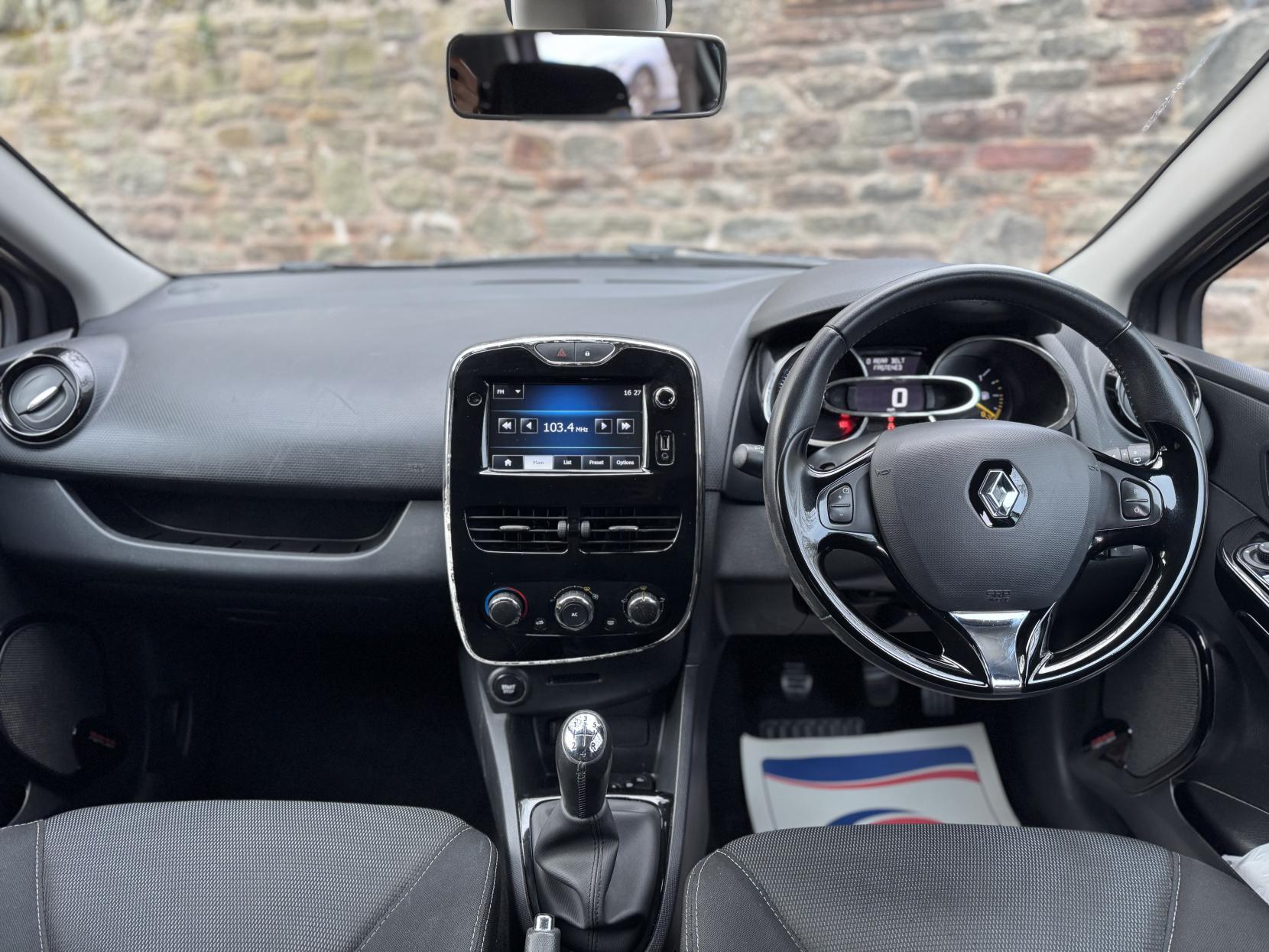 Renault Clio 1.2 16V Dynamique MediaNav Hatchback 5dr Petrol Manual Euro 5 (75 ps)