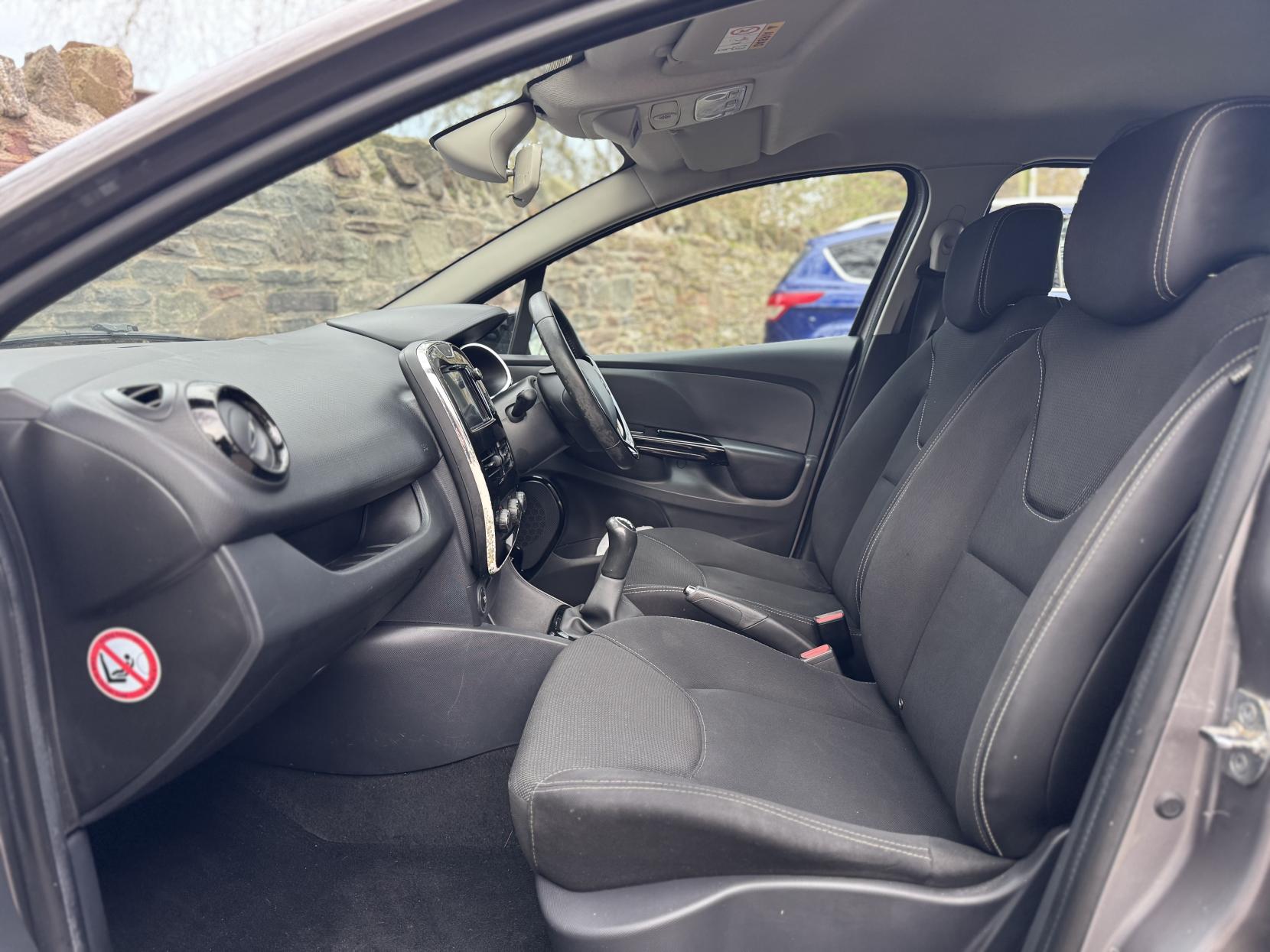 Renault Clio 1.2 16V Dynamique MediaNav Hatchback 5dr Petrol Manual Euro 5 (75 ps)