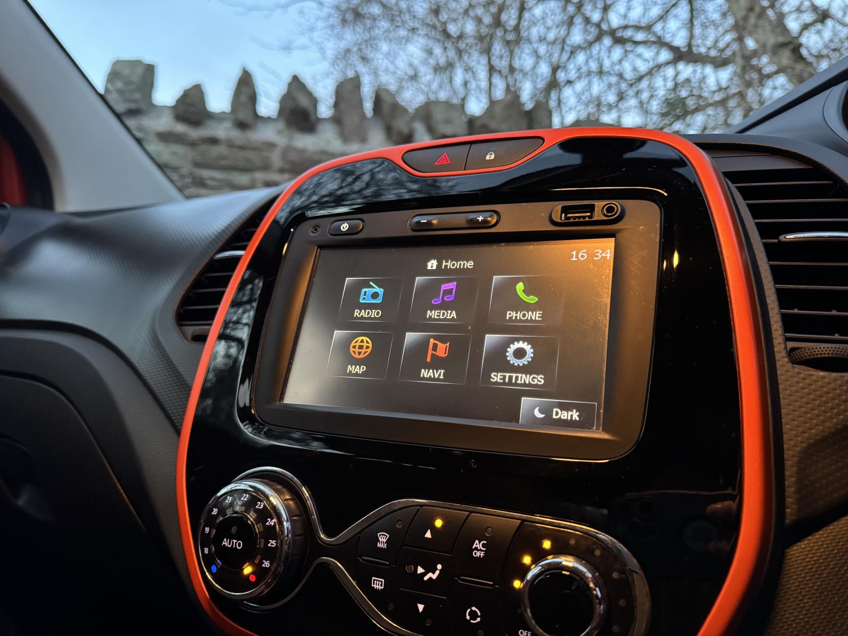 Renault Captur 0.9 TCe ENERGY Dynamique S MediaNav SUV 5dr Petrol Manual Euro 5 (s/s) (90 ps)