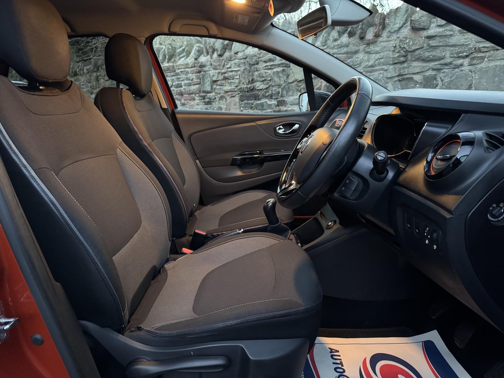 Renault Captur 0.9 TCe ENERGY Dynamique S MediaNav SUV 5dr Petrol Manual Euro 5 (s/s) (90 ps)