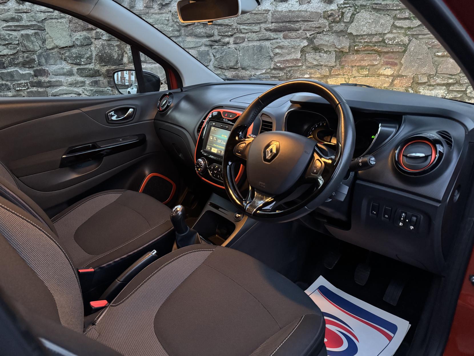 Renault Captur 0.9 TCe ENERGY Dynamique S MediaNav SUV 5dr Petrol Manual Euro 5 (s/s) (90 ps)