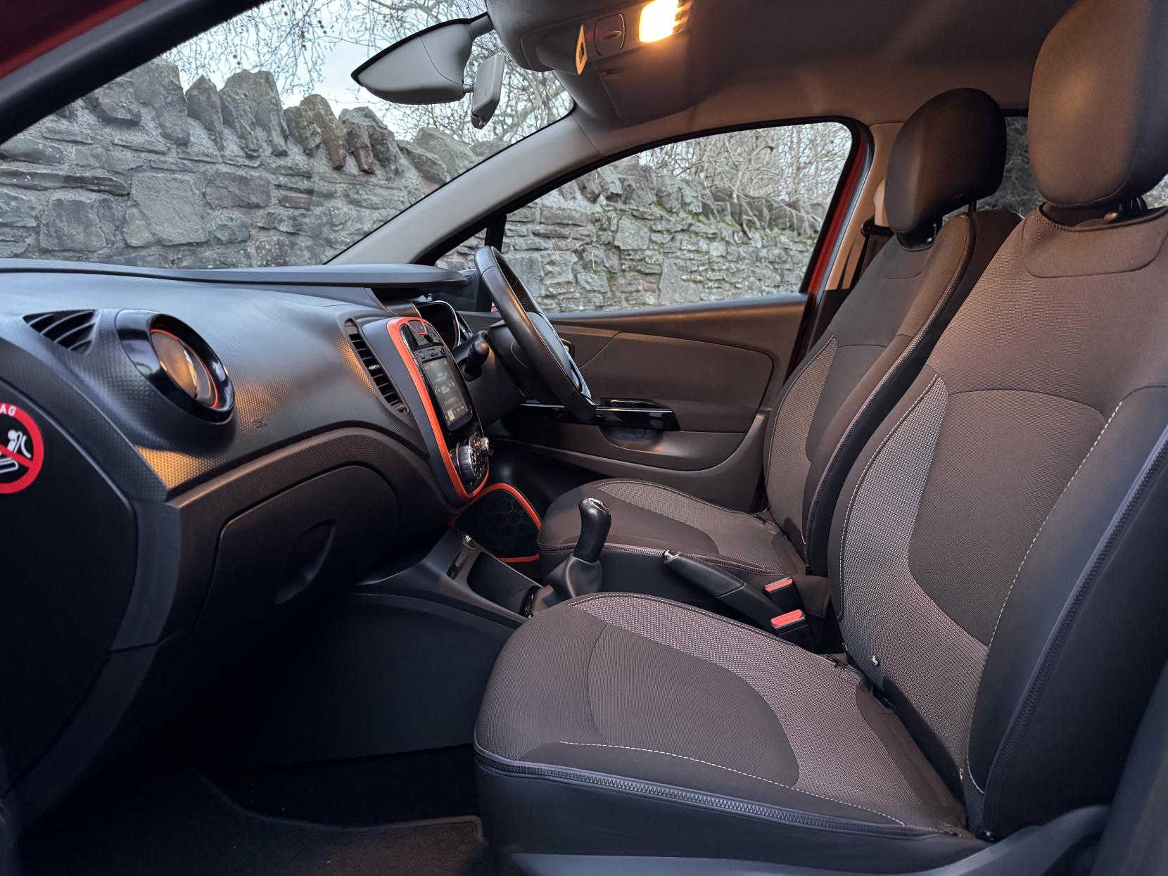 Renault Captur 0.9 TCe ENERGY Dynamique S MediaNav SUV 5dr Petrol Manual Euro 5 (s/s) (90 ps)