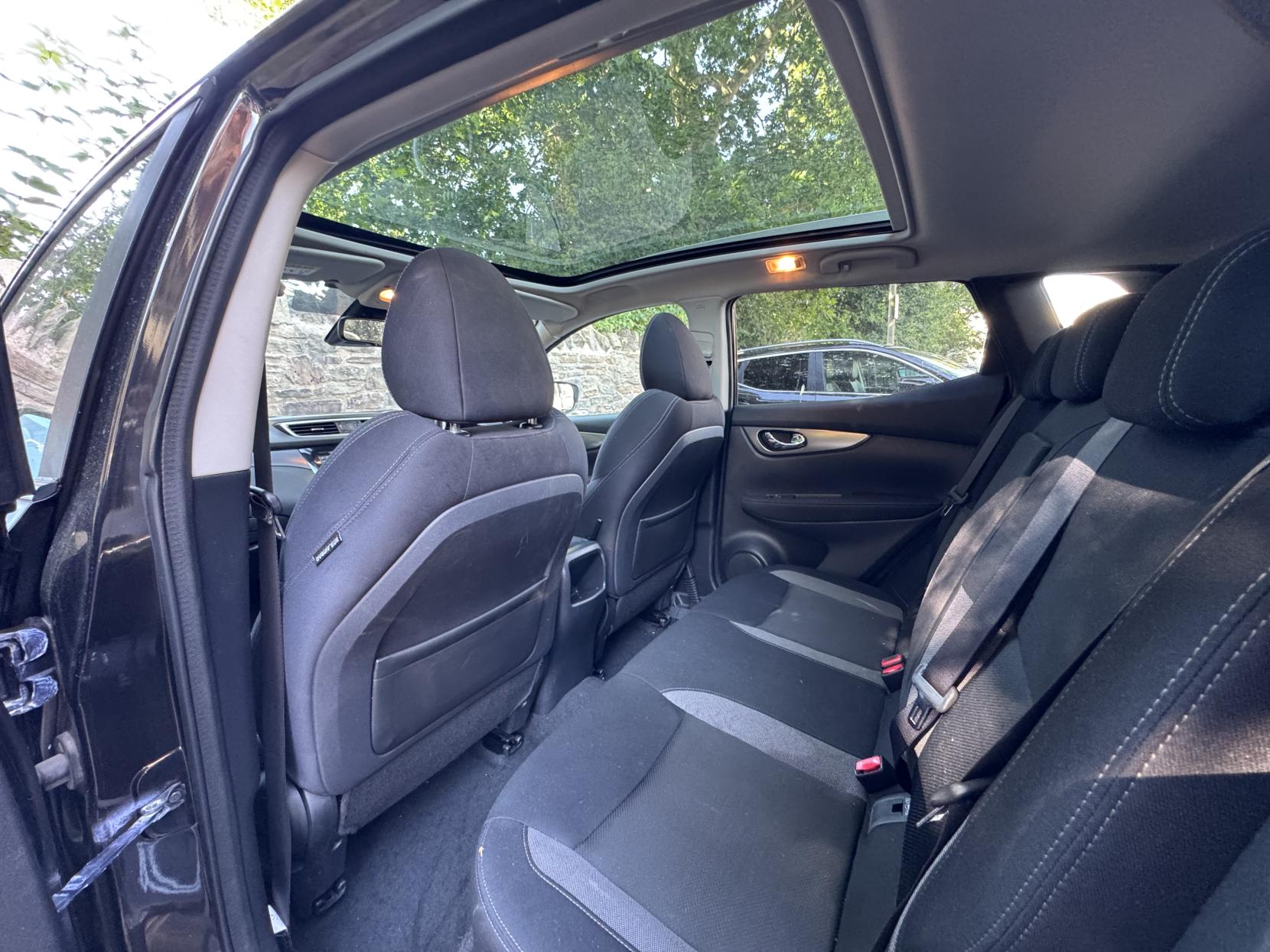 Nissan Qashqai 1.2 DIG-T N-Connecta SUV 5dr Petrol Manual Euro 6 (s/s) (115 ps)
