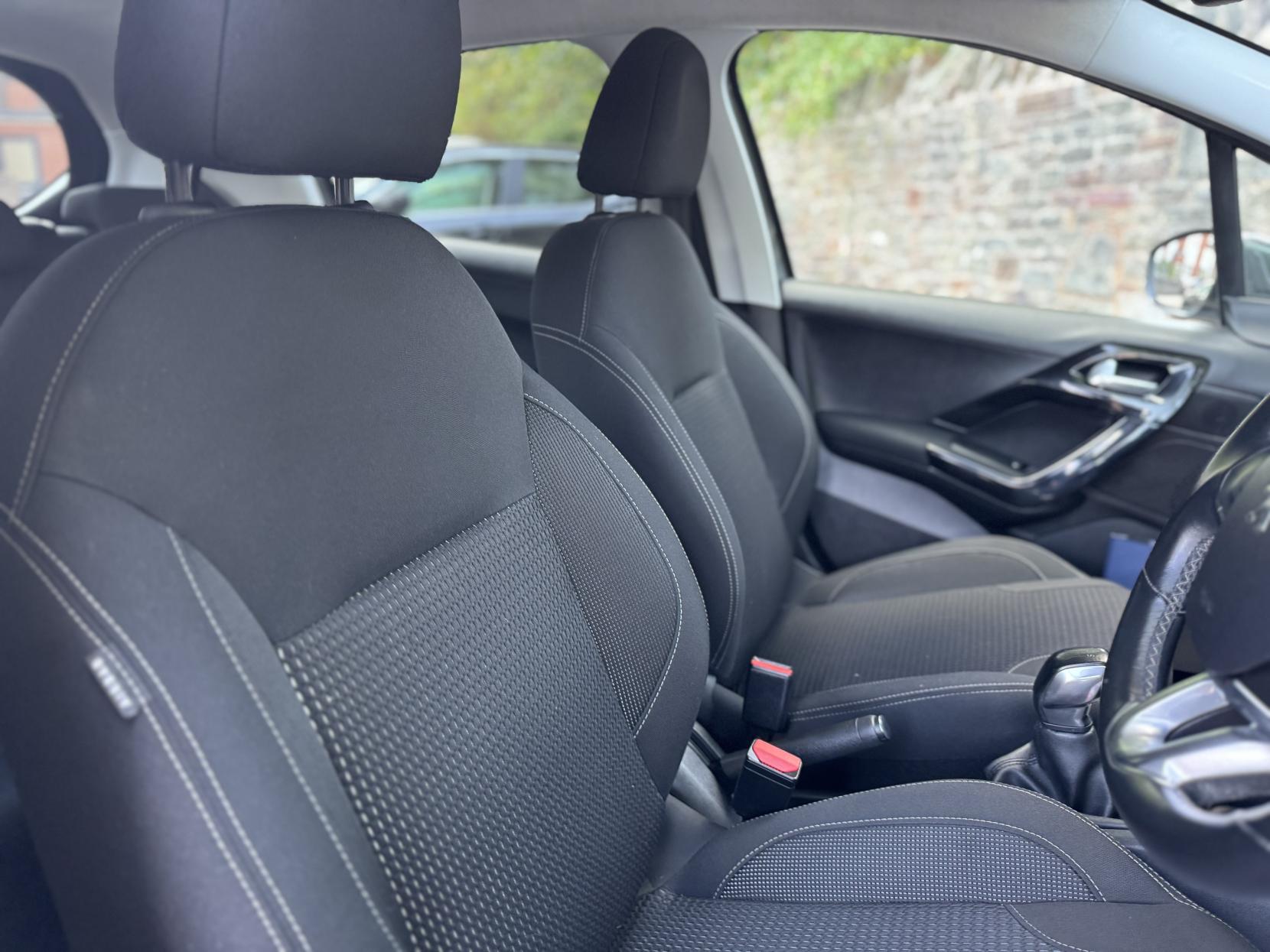 Peugeot 208 1.2 PureTech Tech Edition Hatchback 5dr Petrol Manual Euro 6 (s/s) (82 ps)