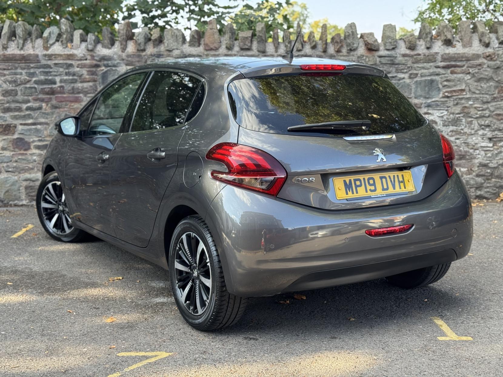Peugeot 208 1.2 PureTech Tech Edition Hatchback 5dr Petrol Manual Euro 6 (s/s) (82 ps)