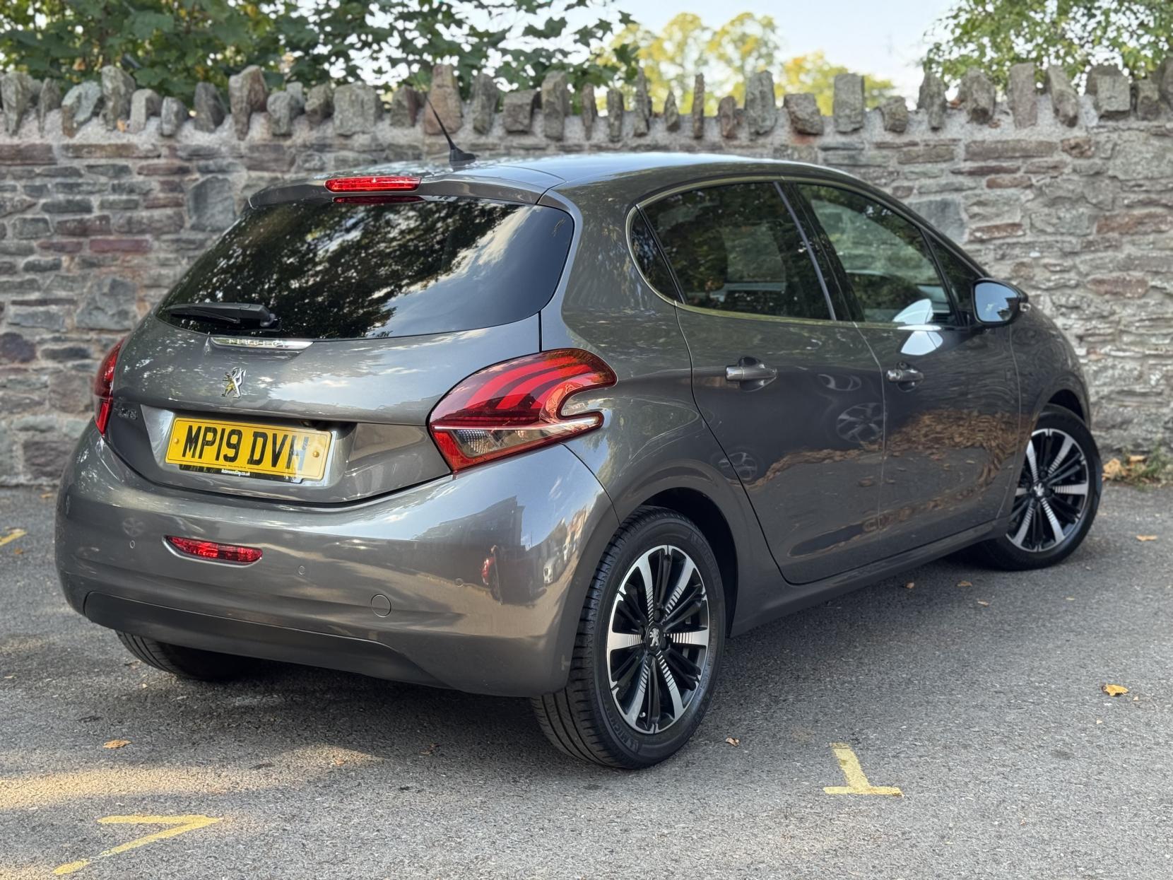Peugeot 208 1.2 PureTech Tech Edition Hatchback 5dr Petrol Manual Euro 6 (s/s) (82 ps)