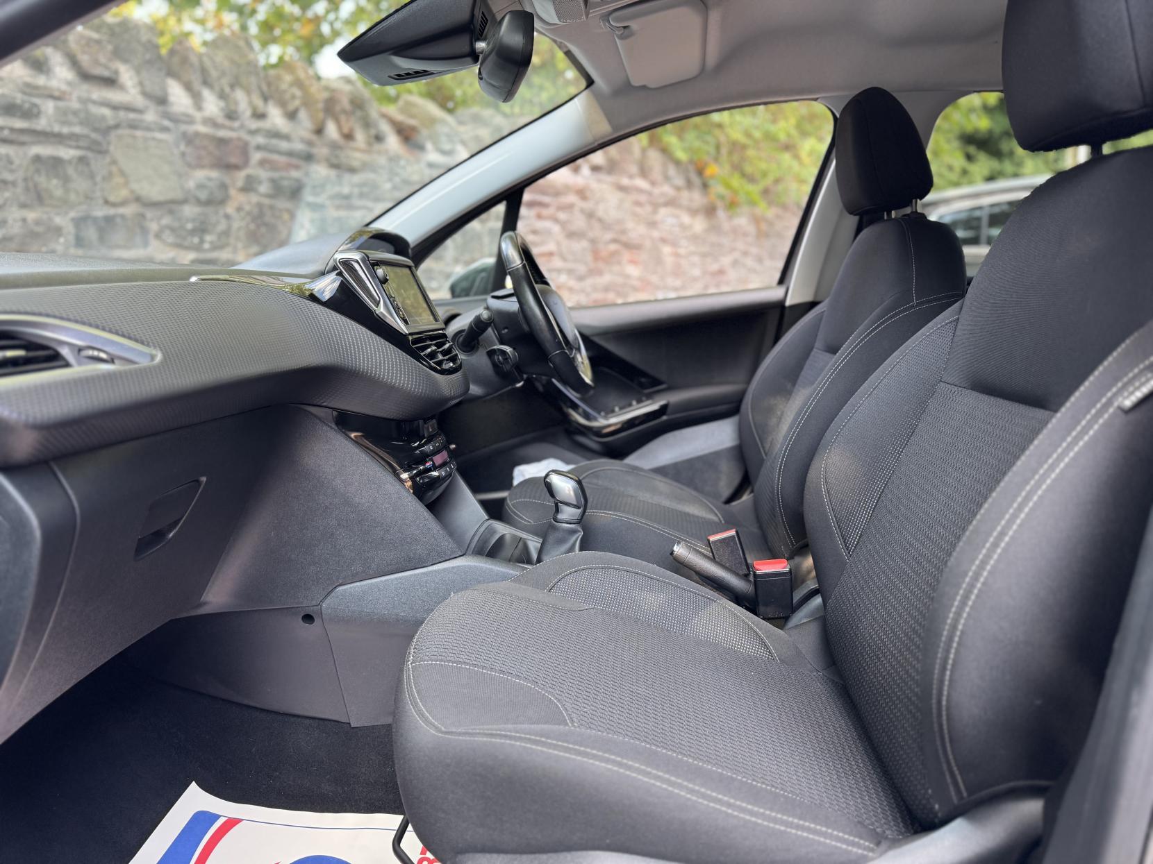 Peugeot 208 1.2 PureTech Tech Edition Hatchback 5dr Petrol Manual Euro 6 (s/s) (82 ps)