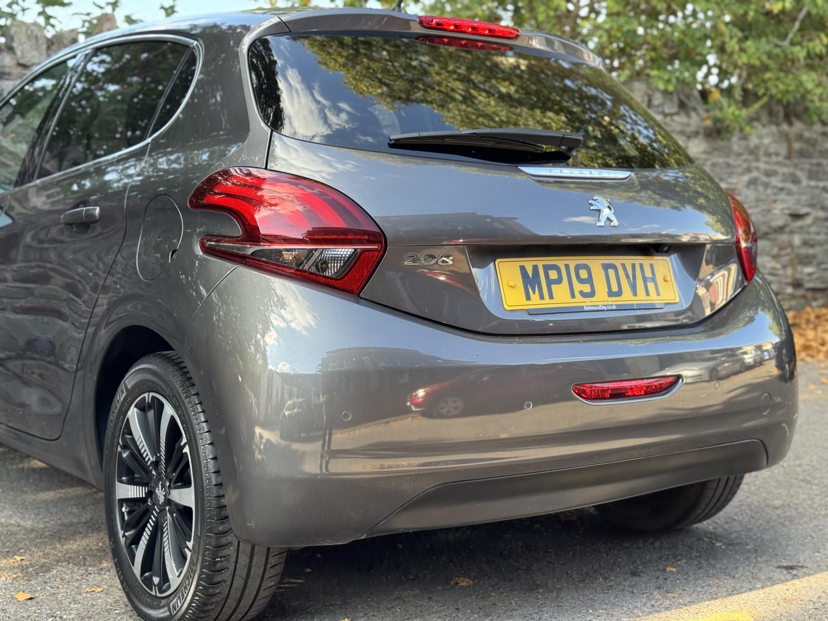 Peugeot 208 1.2 PureTech Tech Edition Hatchback 5dr Petrol Manual Euro 6 (s/s) (82 ps)