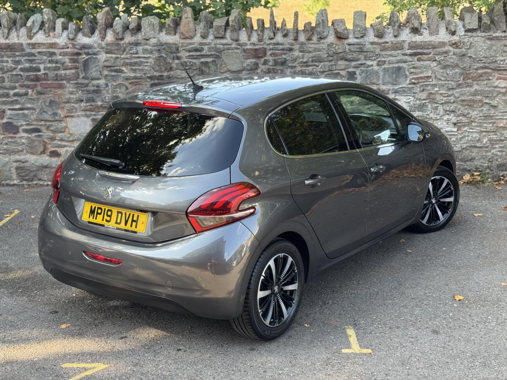 Peugeot 208 1.2 PureTech Tech Edition Hatchback 5dr Petrol Manual Euro 6 (s/s) (82 ps)