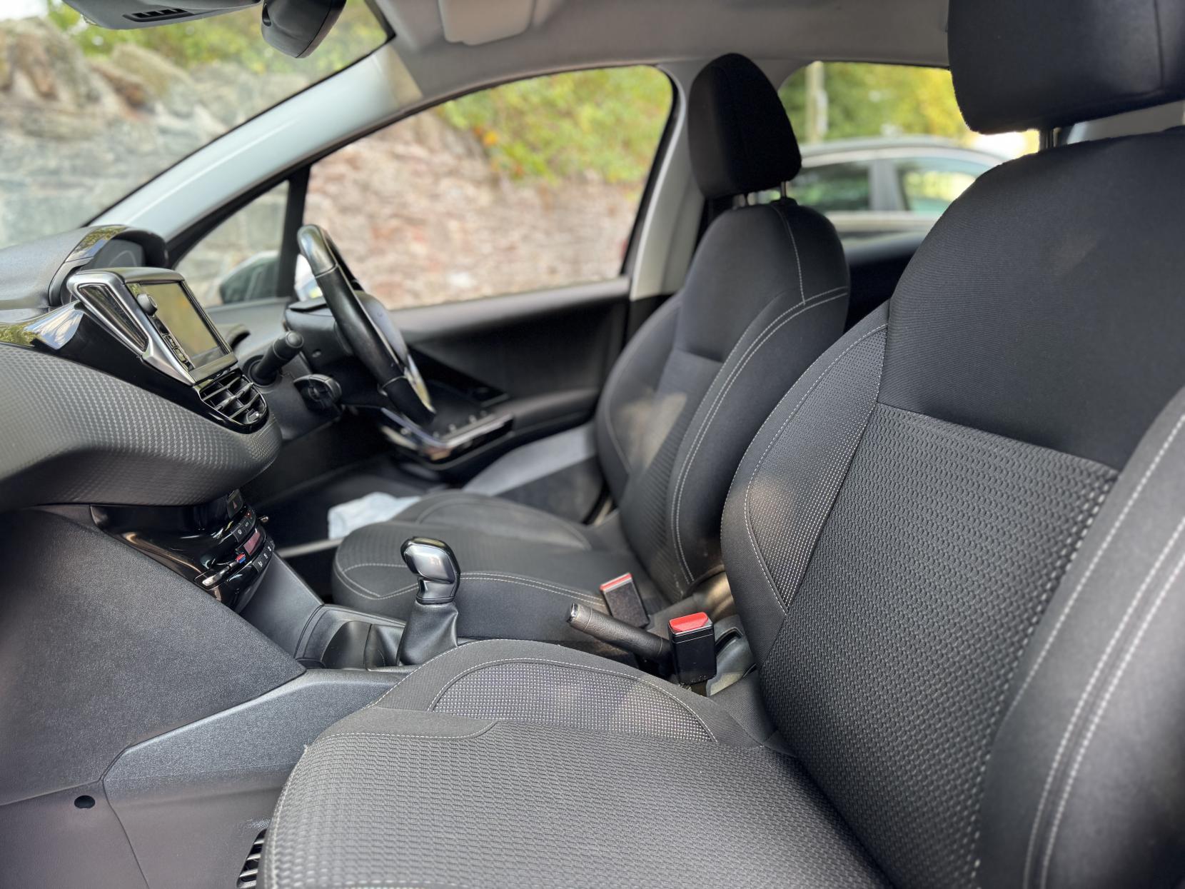 Peugeot 208 1.2 PureTech Tech Edition Hatchback 5dr Petrol Manual Euro 6 (s/s) (82 ps)