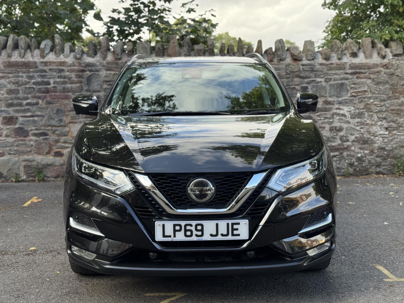 Nissan Qashqai 1.3 DIG-T Tekna SUV 5dr Petrol Manual Euro 6 (s/s) (140 ps)