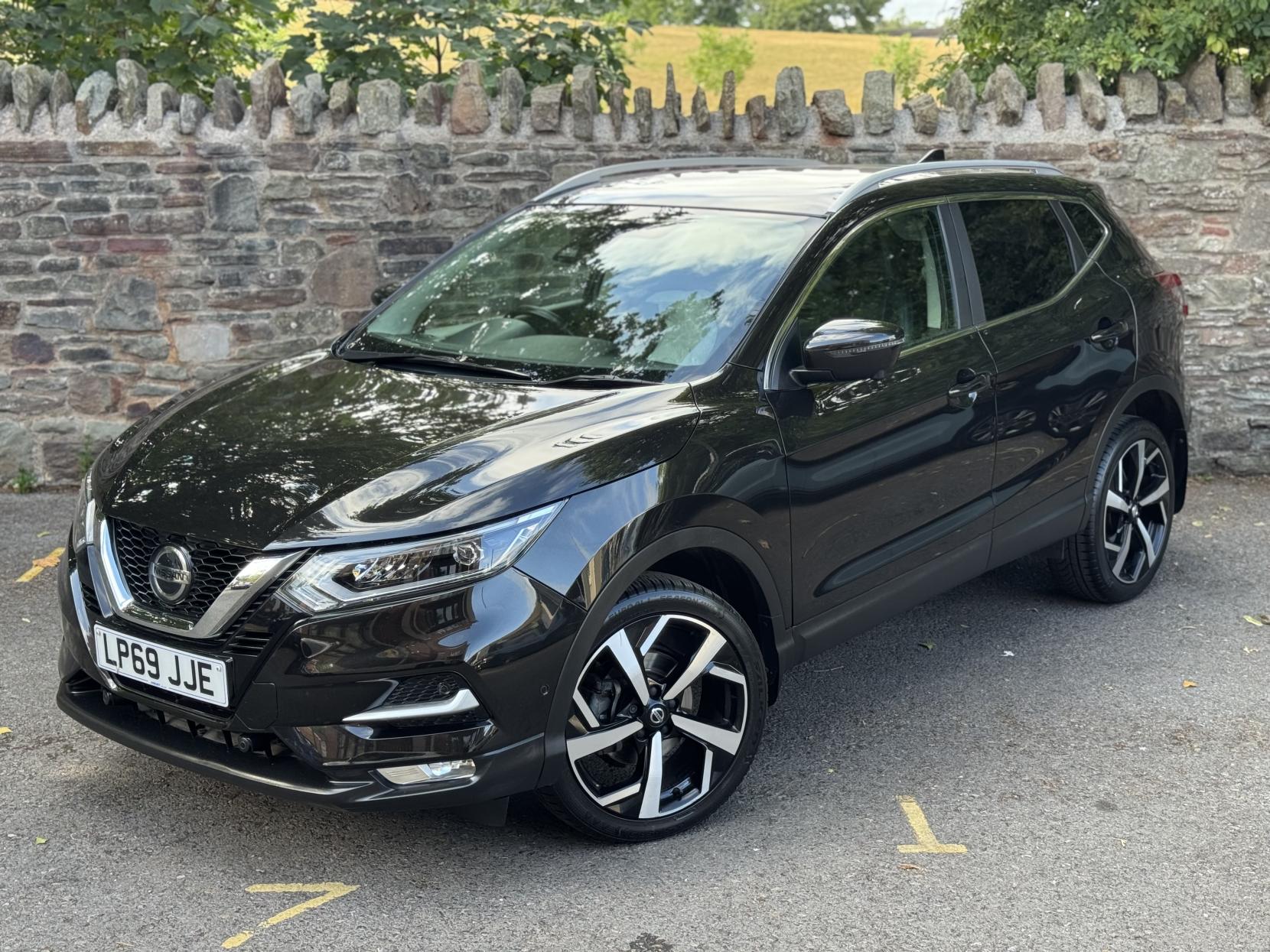 Nissan Qashqai 1.3 DIG-T Tekna SUV 5dr Petrol Manual Euro 6 (s/s) (140 ps)