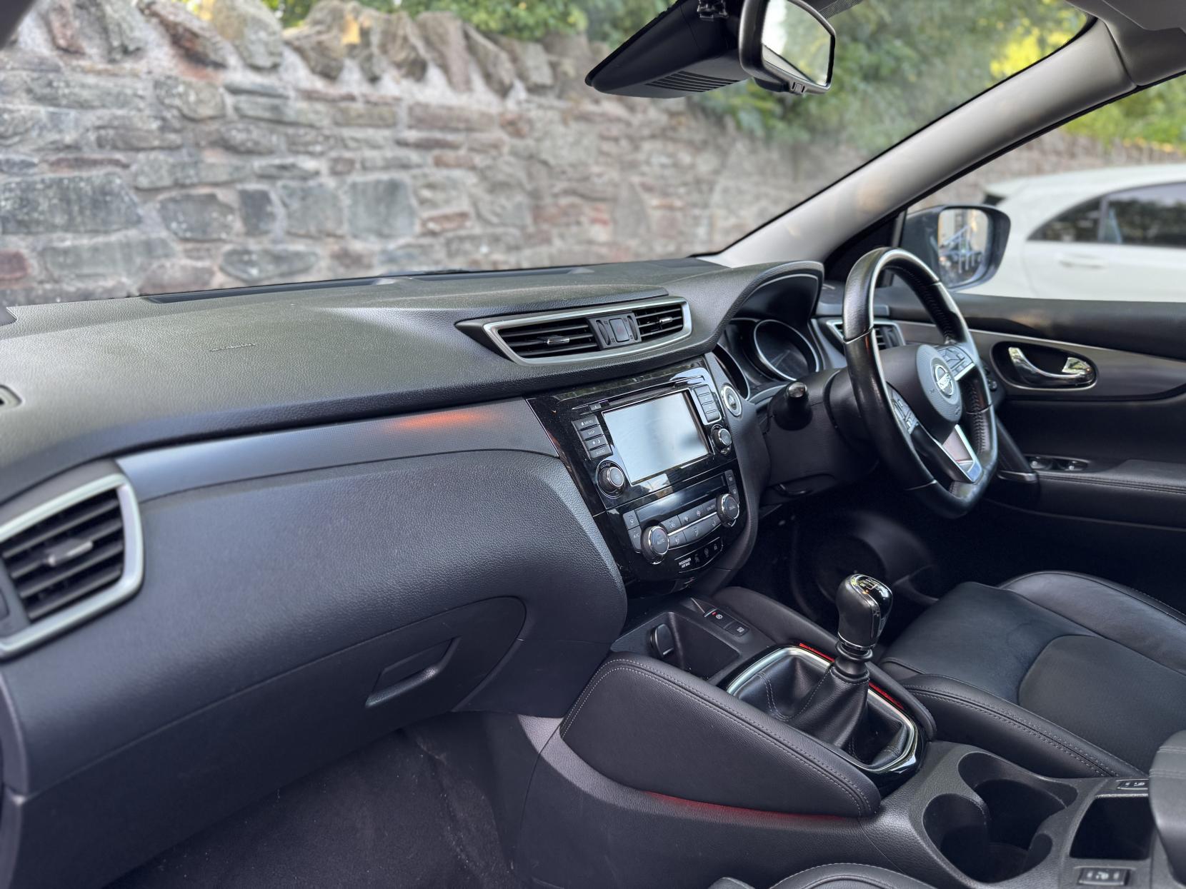 Nissan Qashqai 1.3 DIG-T Tekna SUV 5dr Petrol Manual Euro 6 (s/s) (140 ps)