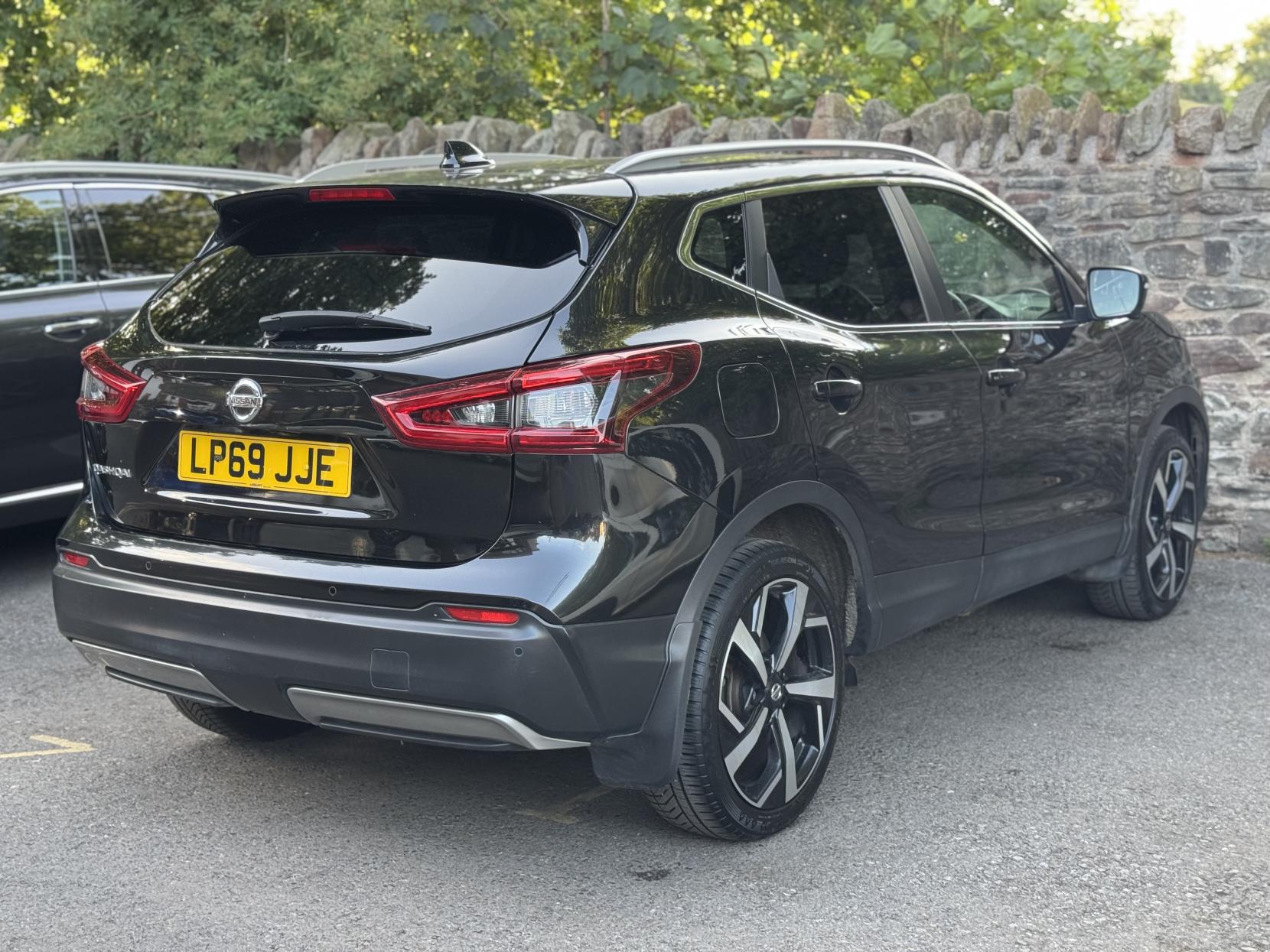 Nissan Qashqai 1.3 DIG-T Tekna SUV 5dr Petrol Manual Euro 6 (s/s) (140 ps)