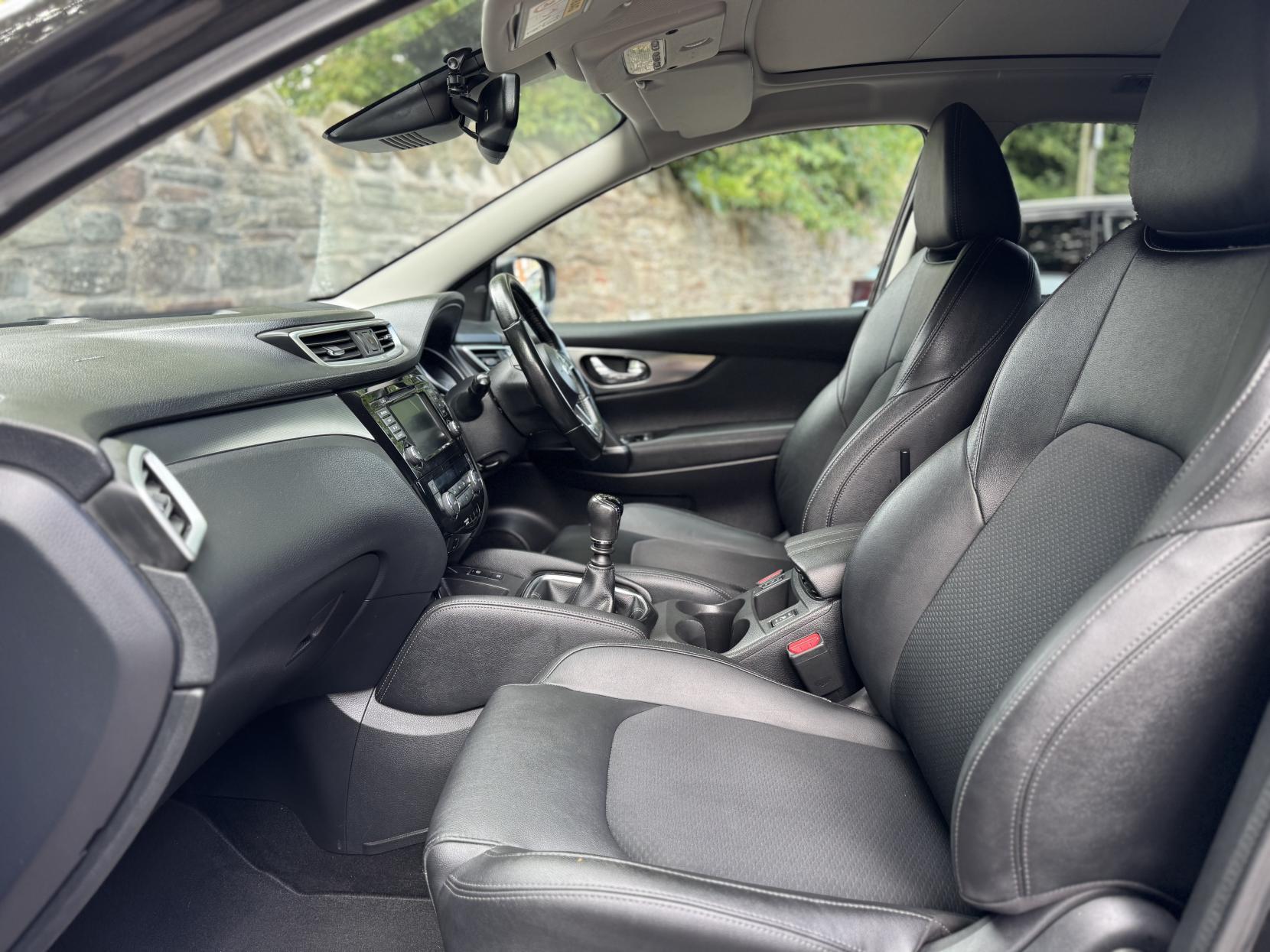 Nissan Qashqai 1.3 DIG-T Tekna SUV 5dr Petrol Manual Euro 6 (s/s) (140 ps)