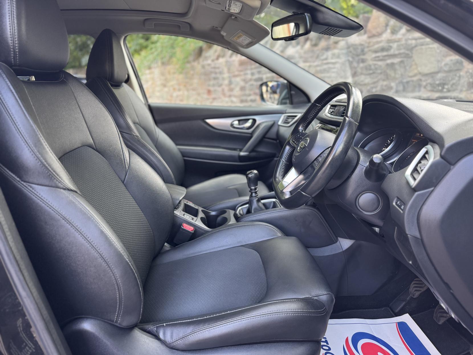 Nissan Qashqai 1.3 DIG-T Tekna SUV 5dr Petrol Manual Euro 6 (s/s) (140 ps)