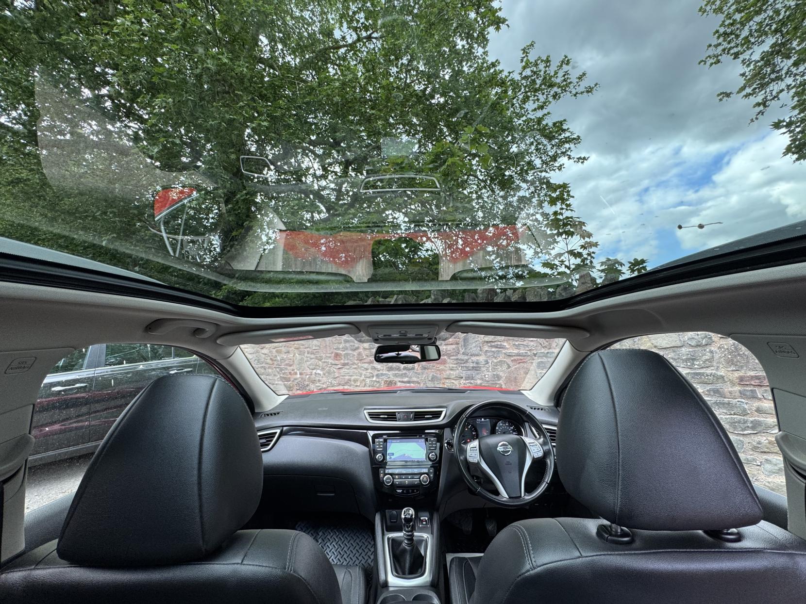 Nissan Qashqai 1.5 dCi Tekna SUV 5dr Diesel Manual 2WD Euro 6 (s/s) (110 ps)