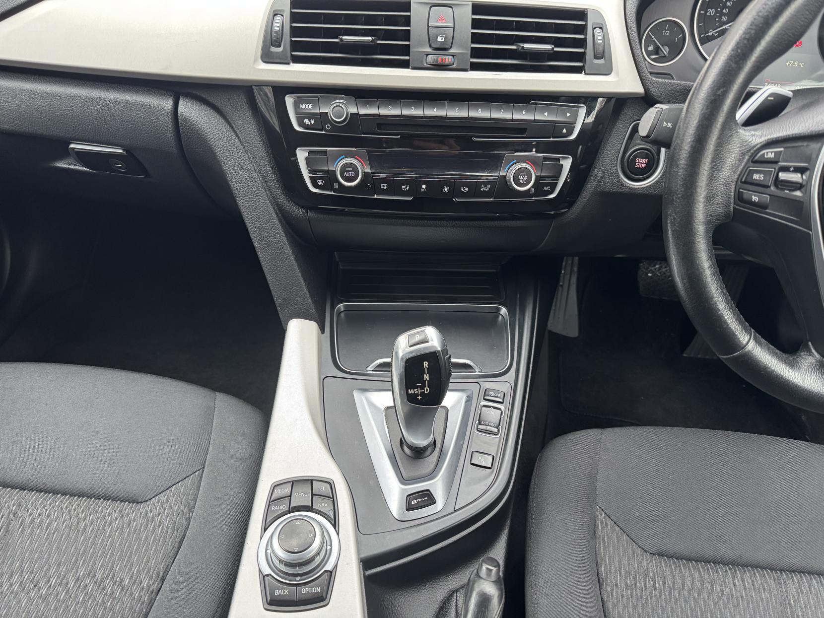 BMW 3 Series 2.0 330e 7.6kWh SE Saloon 4dr Petrol Plug-in Hybrid Auto Euro 6 (s/s) (252 ps)