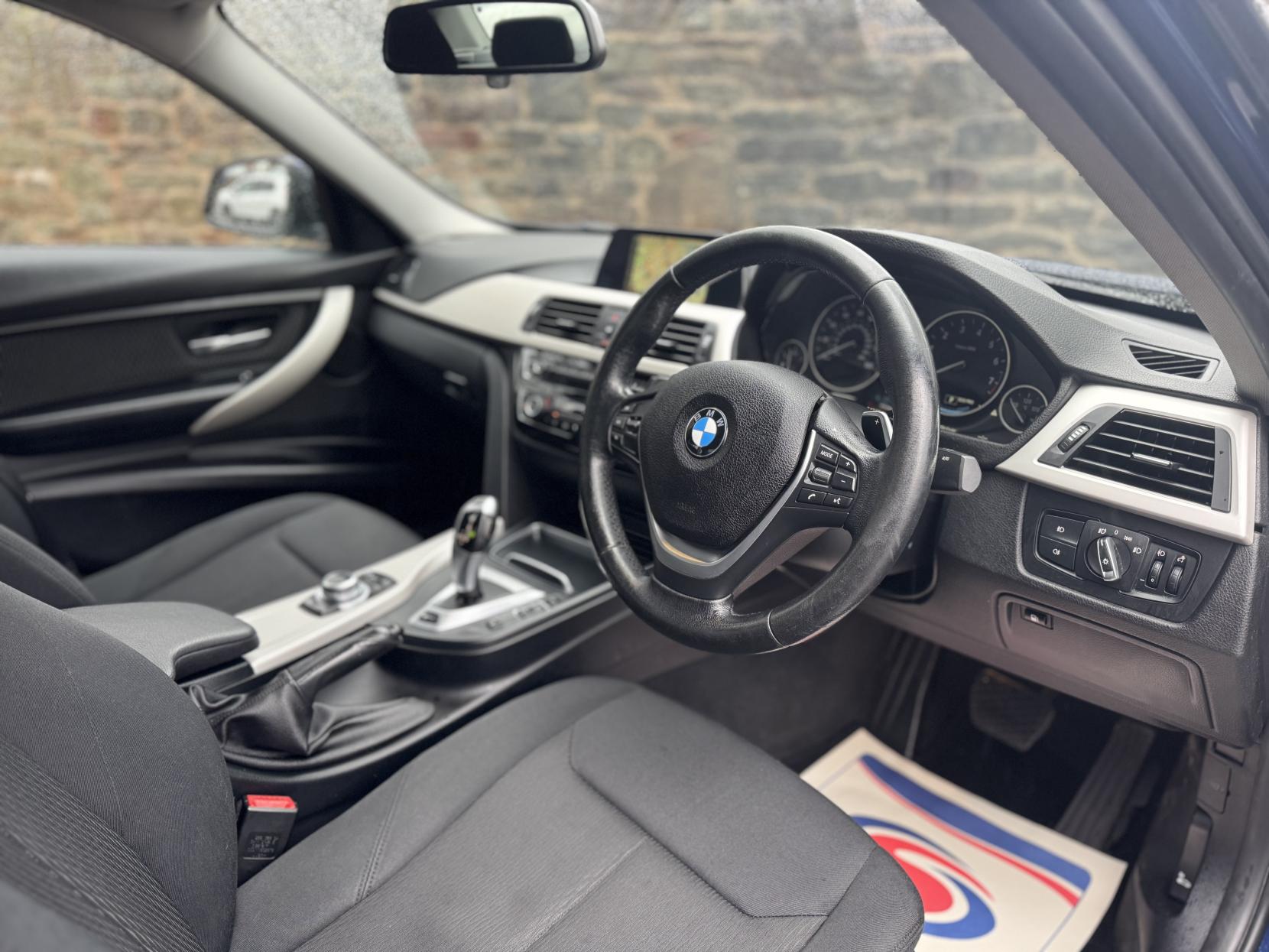 BMW 3 Series 2.0 330e 7.6kWh SE Saloon 4dr Petrol Plug-in Hybrid Auto Euro 6 (s/s) (252 ps)